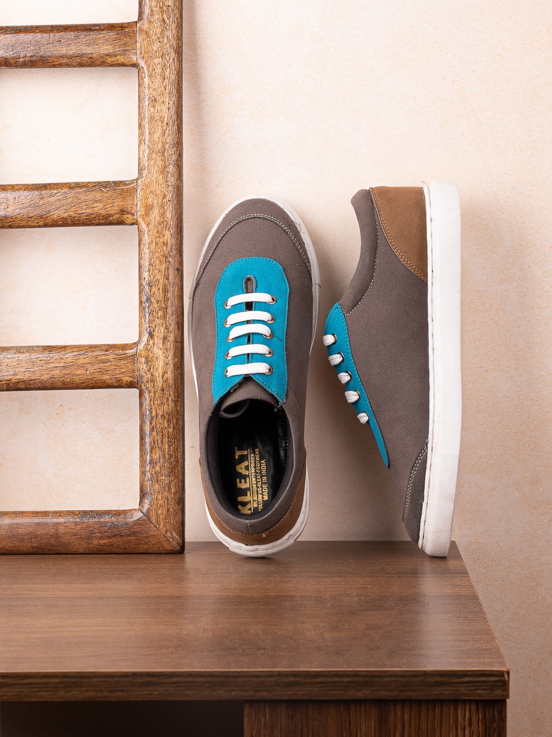 

KLEAT Men Colourblocked Sneakers, Brown