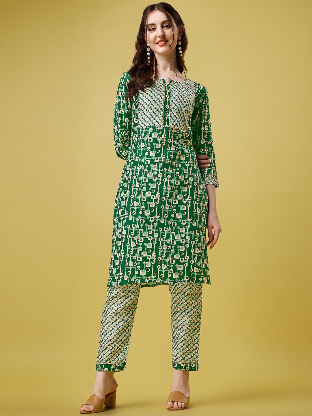 

Vaidehi Fashion Geometric Printed Gotta Patti Kurti With Trousers, Green