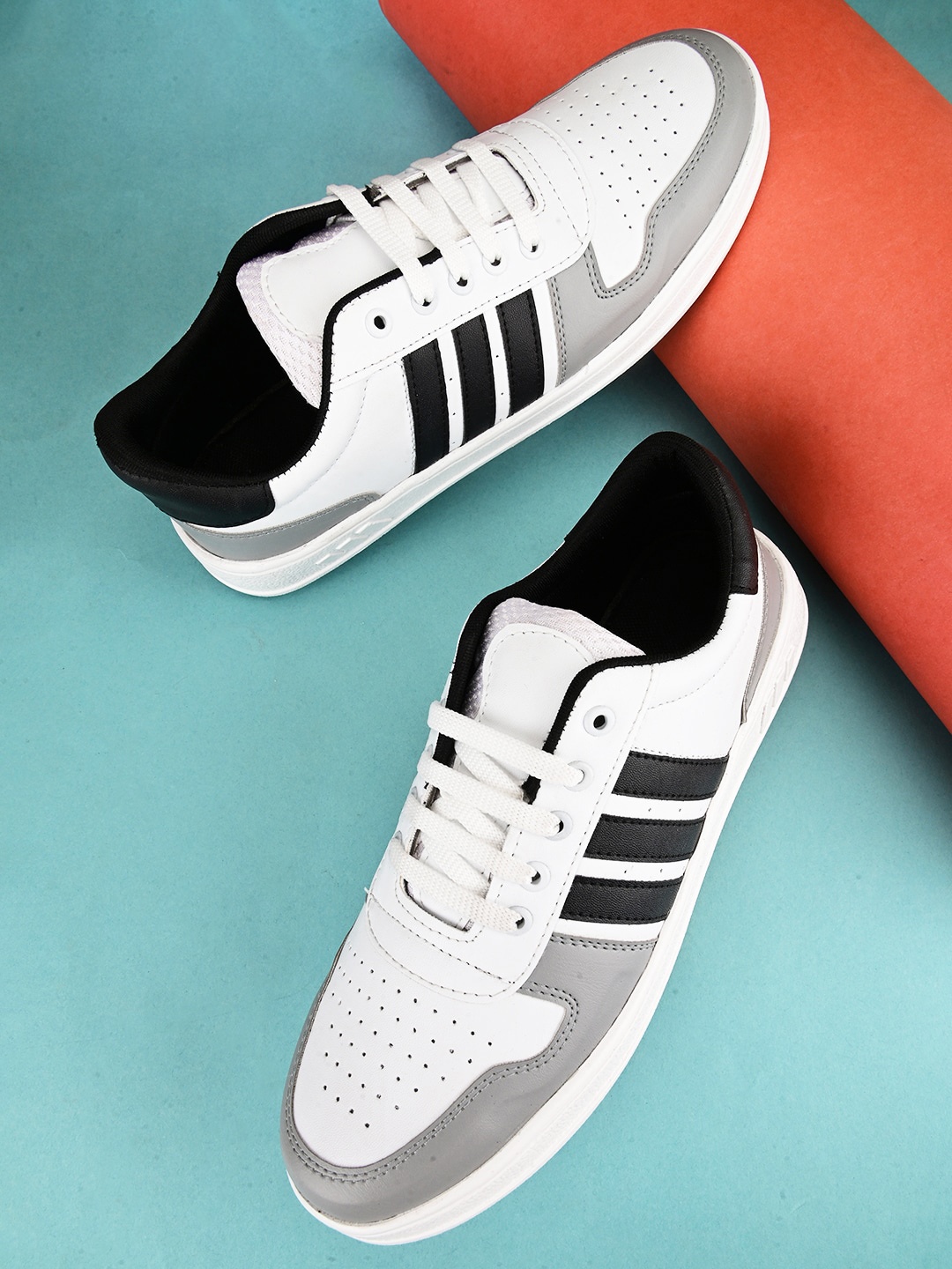 

birgos Men Colourblocked Perforated Sneakers, White