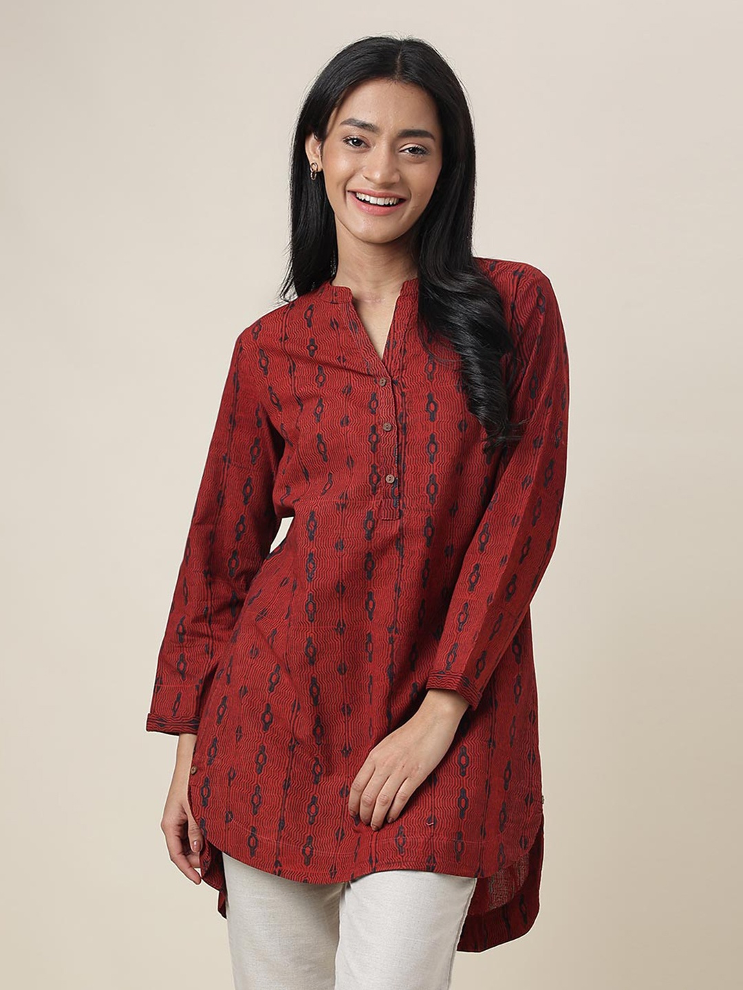 

Fabindia Geometric Printed Mandarin Collar Tunic, Maroon