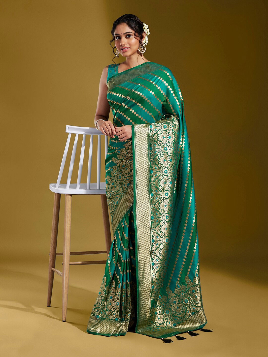 

panchhi Geometric Woven Design Zari Satin Banarasi Saree, Green