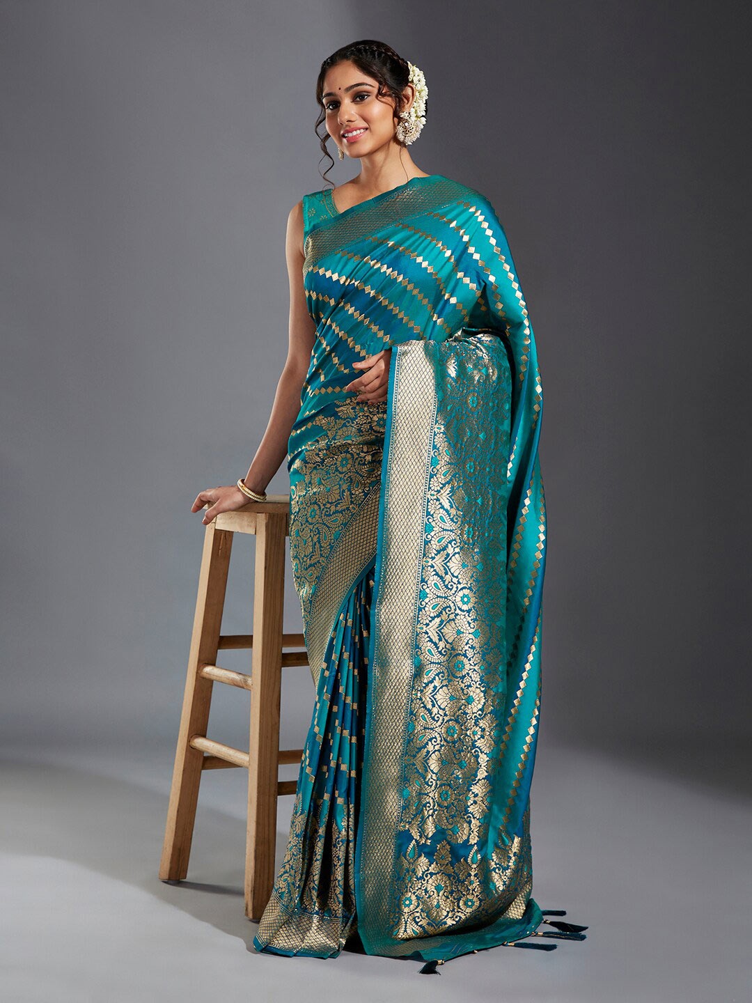 

panchhi Geometric Woven Design Zari Satin Banarasi Saree, Navy blue
