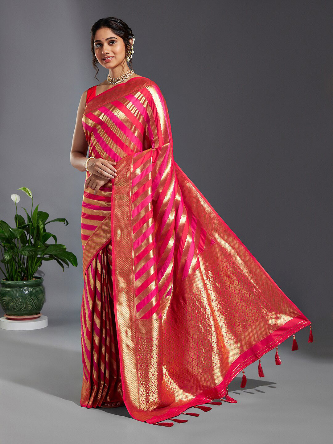 

panchhi Ethnic Woven Design Zari Satin Banarasi Saree, Red