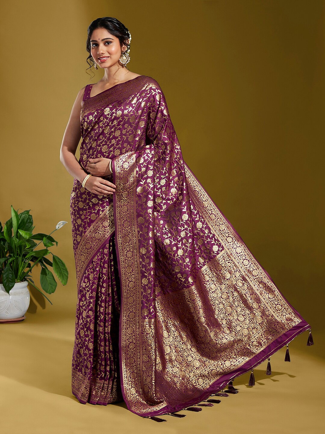 

panchhi Floral Woven Design Zari Satin Banarasi Saree, Burgundy