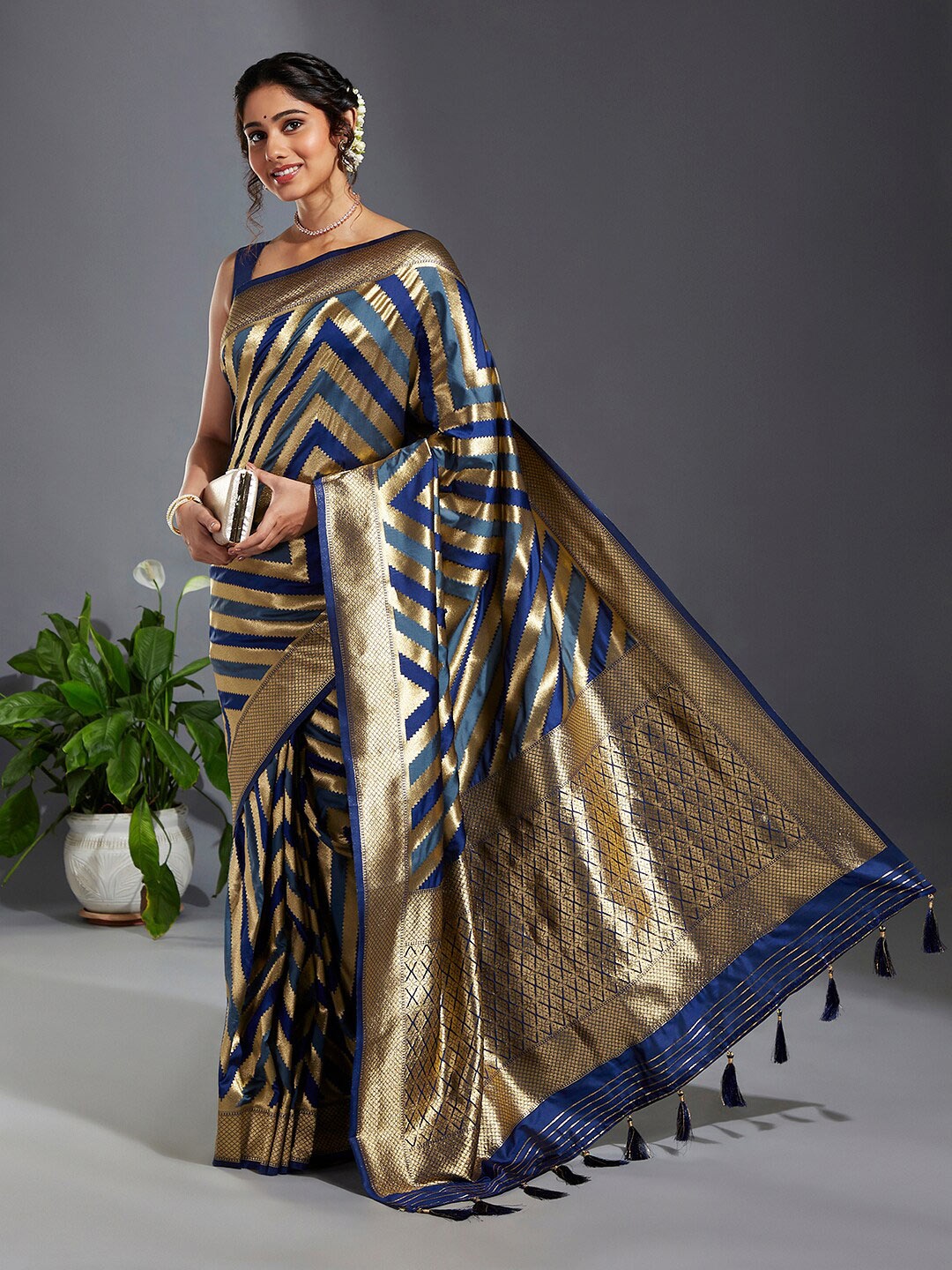 

panchhi Chevron Woven Design Zari Satin Banarasi Saree, Navy blue