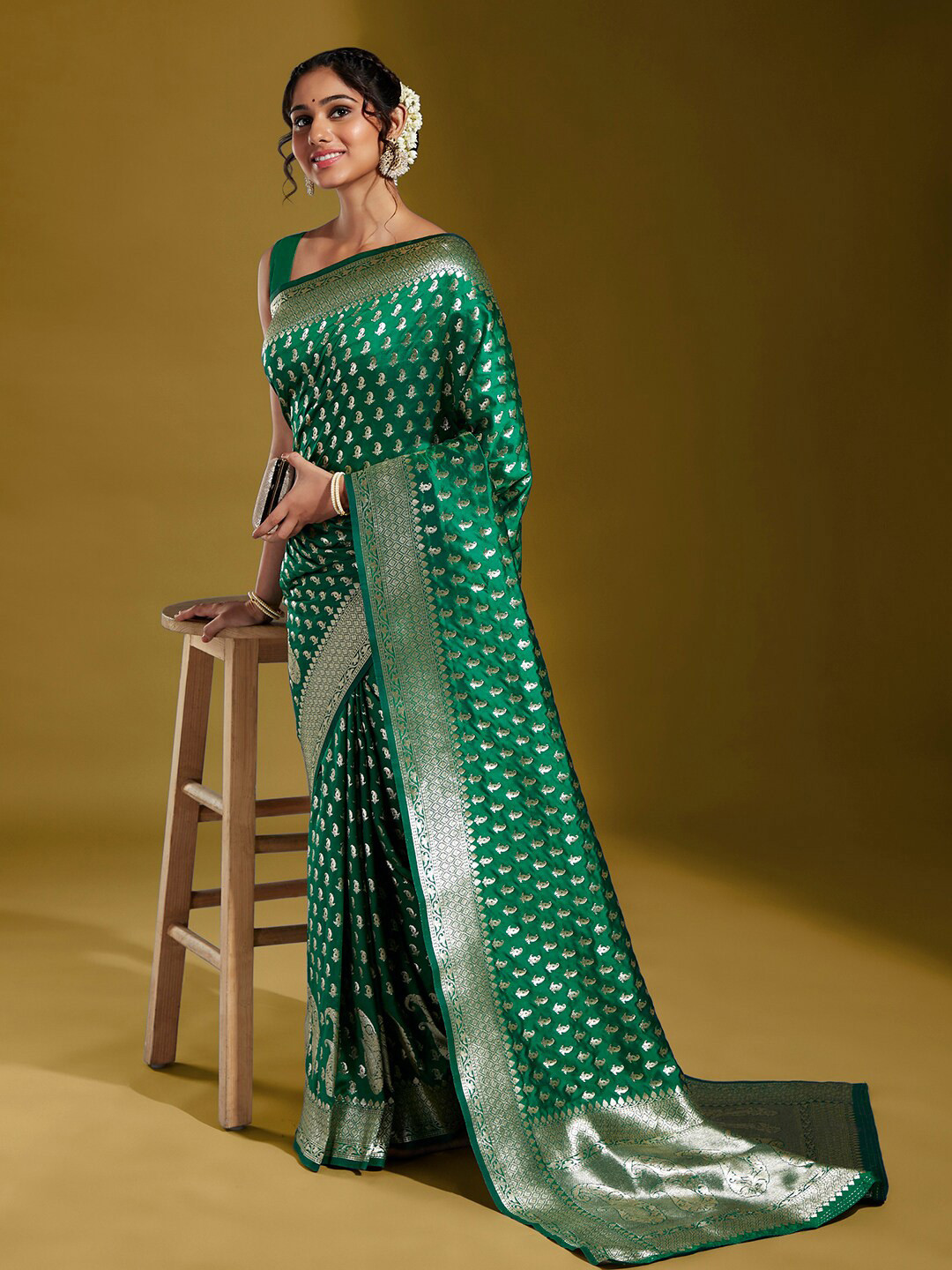

panchhi Ethnic Woven Design Zari Satin Banarasi Saree, Green