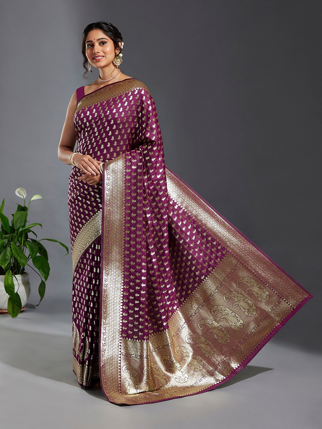 

panchhi Ethnic Woven Design Zari Satin Banarasi Saree, Burgundy