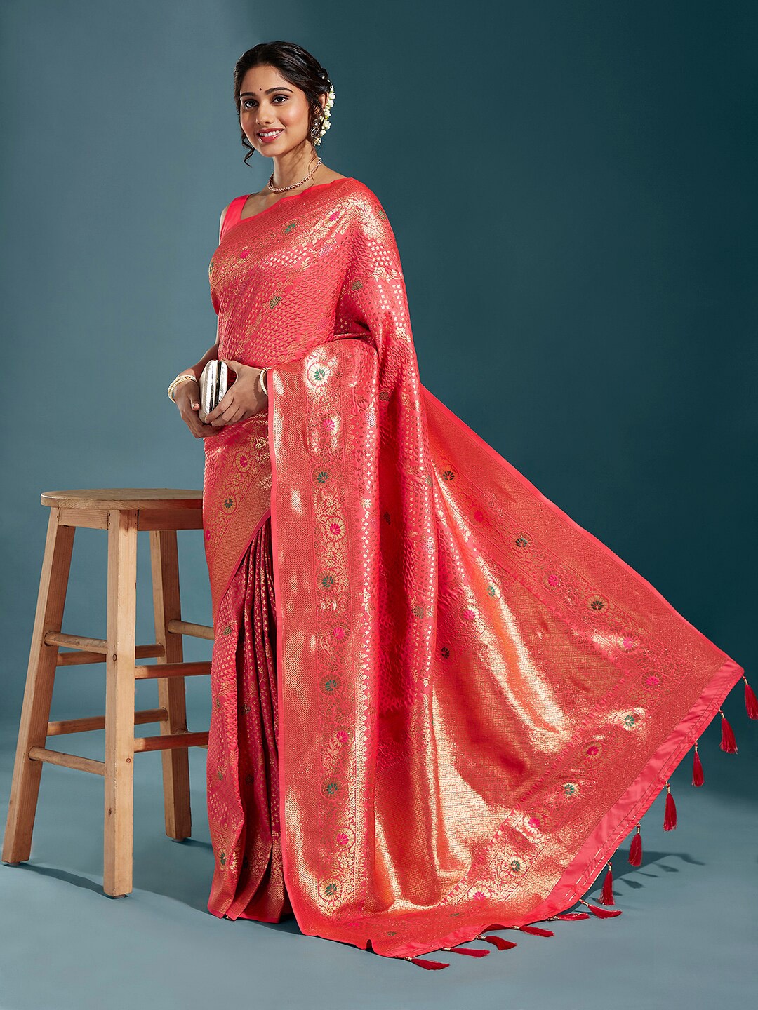 

panchhi Coral & Gold-Toned Woven Design Zari Satin Banarasi Saree