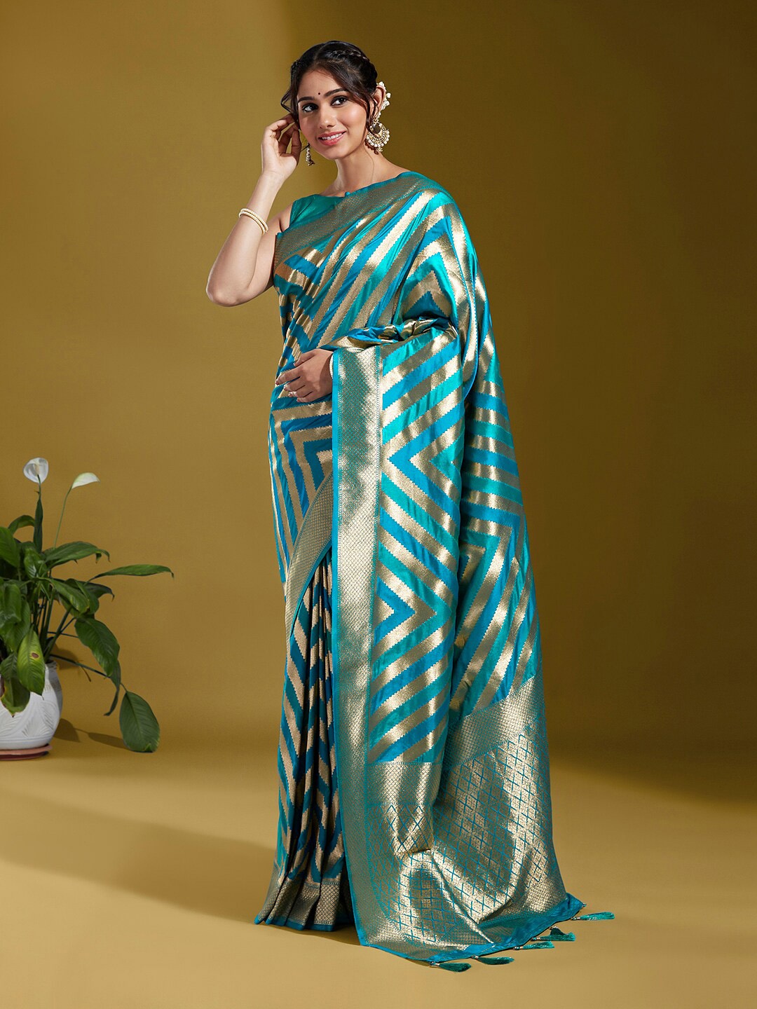 

panchhi Striped Woven Design Zari Satin Banarasi Saree, Green