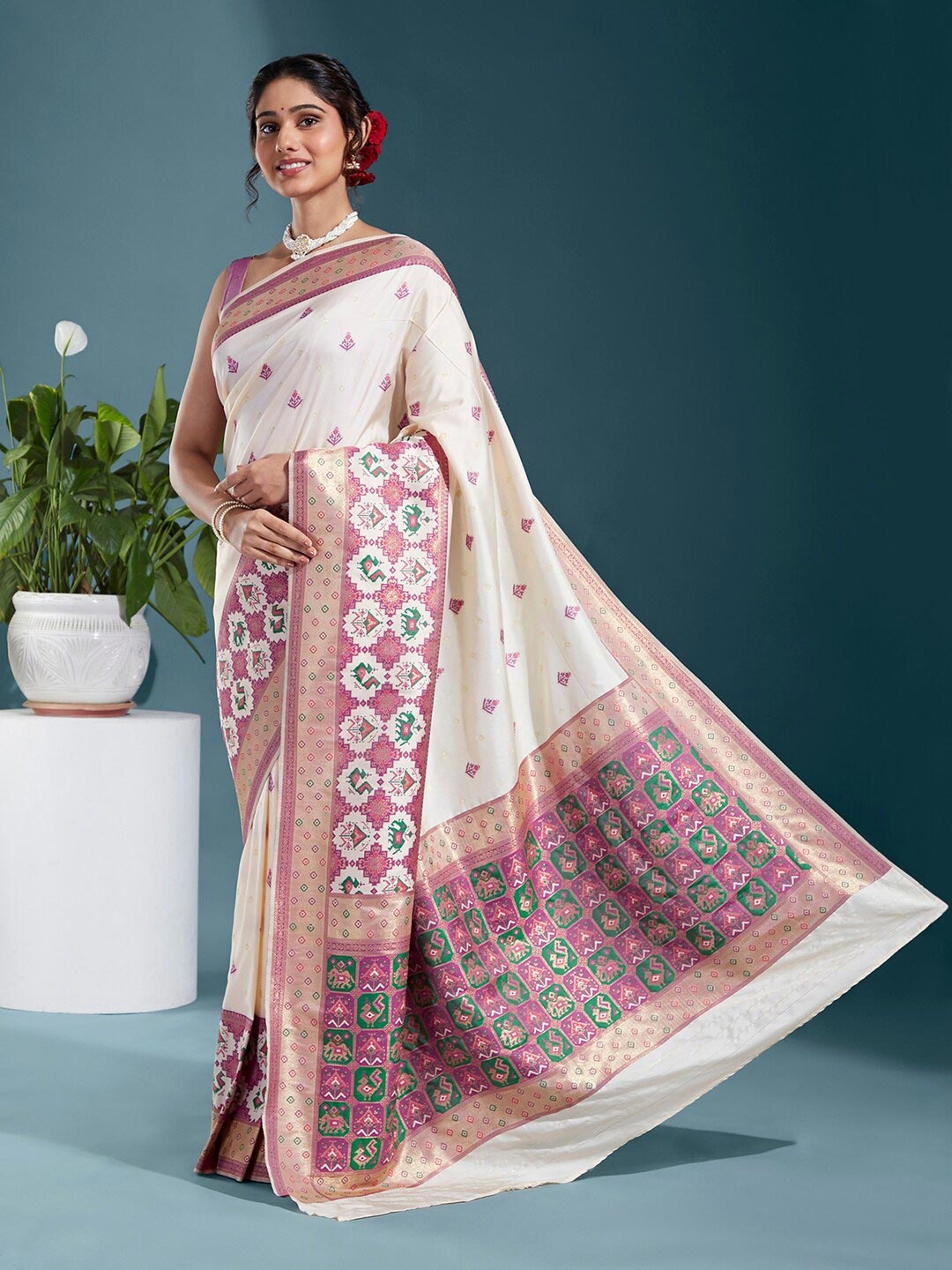 

panchhi Ethnic Motif Woven Design Zari Satin Banarasi Saree, Cream