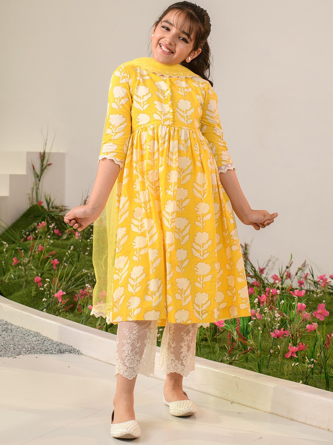 

pspeaches Girls Floral Printed Regular Pure Cotton Kurta with Trousers & Dupatta, Yellow