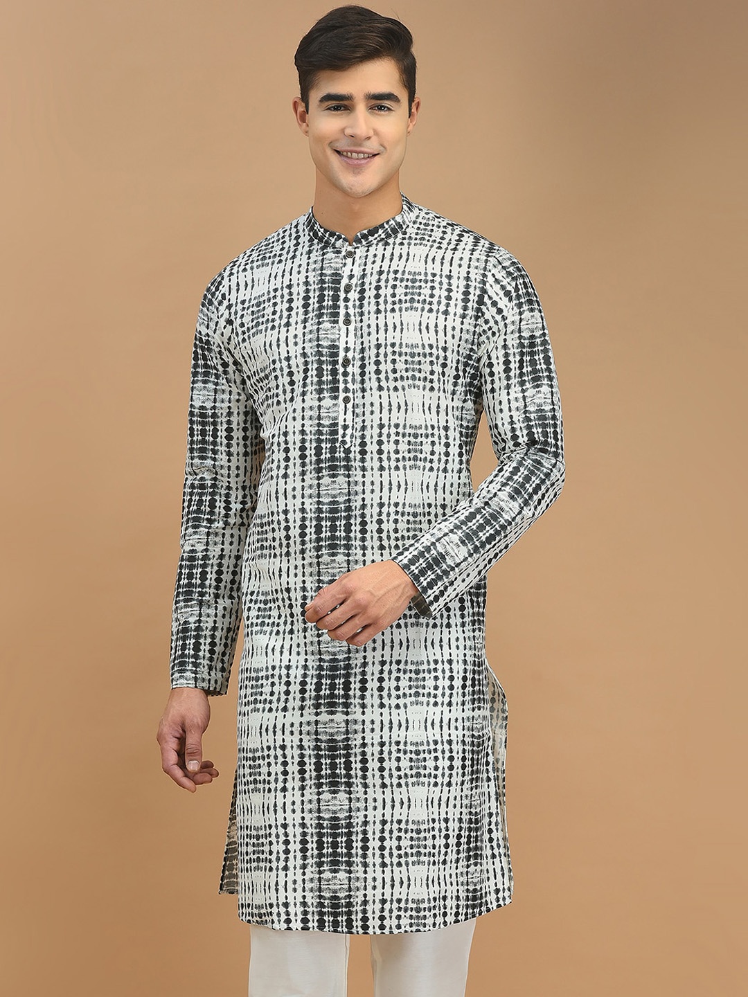 

DEYANN Mandarin Collar Abstract Printed Cotton Silk Kurta, Black