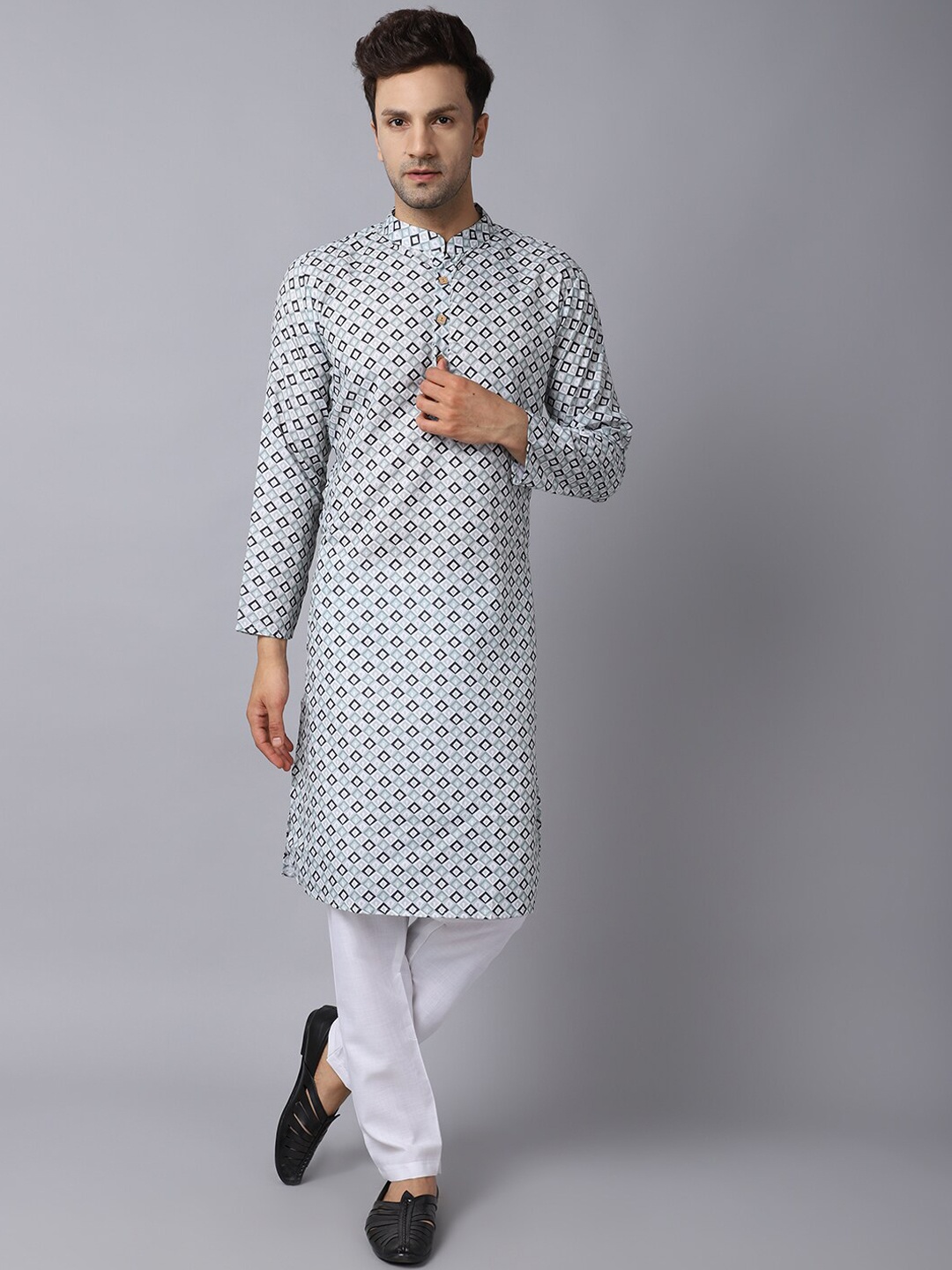 

Murta Trends Mandarin Collar Geometric Printed Regular Kurta with Pyjamas, Grey