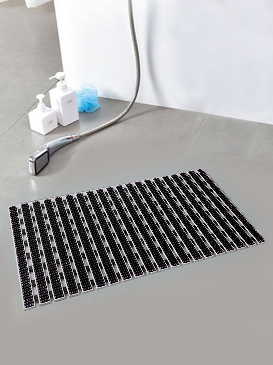 

FABINALIV Black & White Textured 3000 GSM Anti-Skid Rubber Shower Mat With Suction Cups