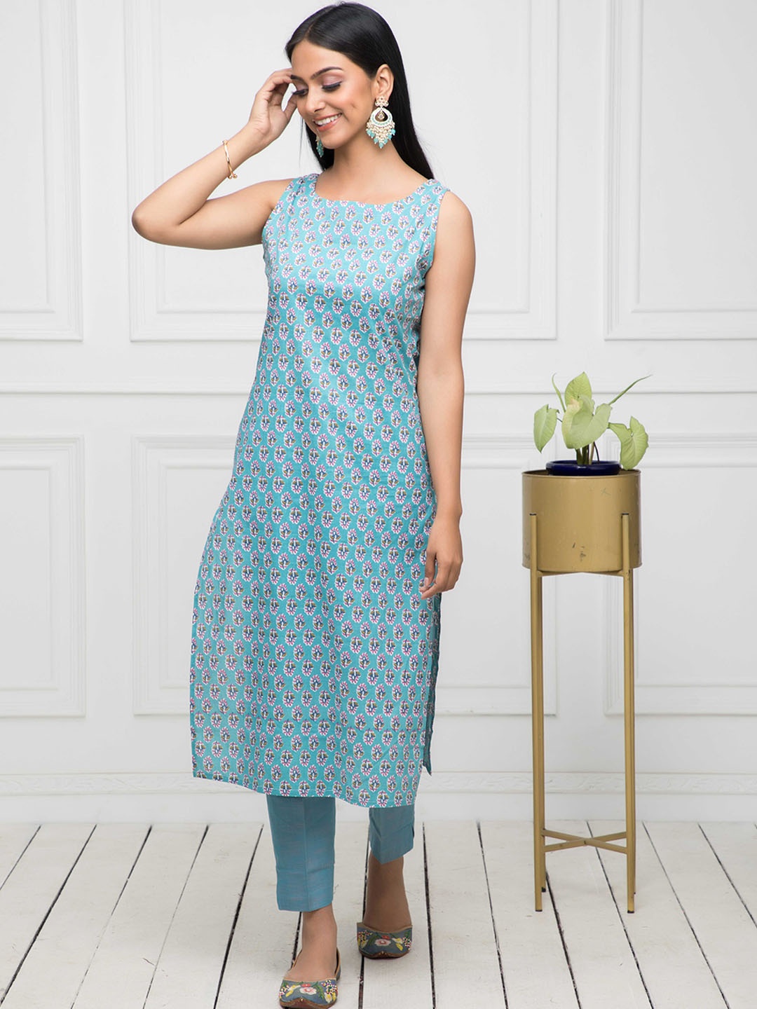 

Myshka Floral PrintedSleeveless Straight Kurta, Blue