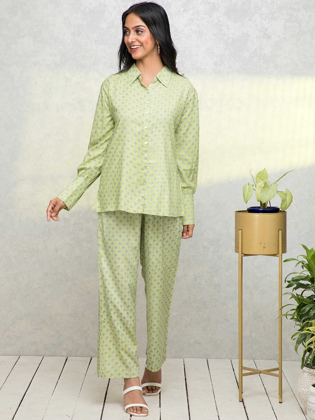 

Myshka Ethnic Motifs Printed Regular Kurti with Palazzos, Green