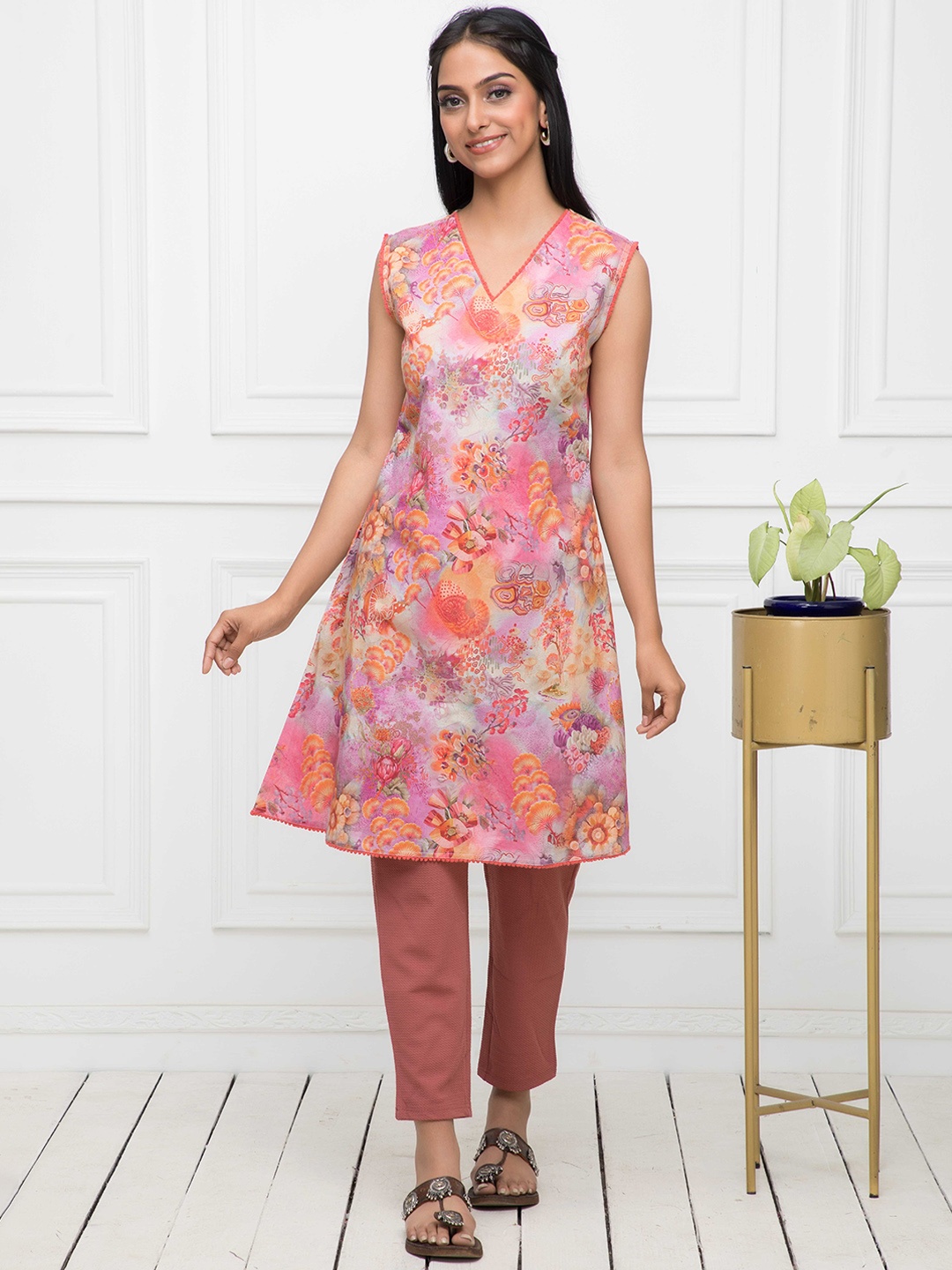 

Myshka V-Neck Floral Printed A-Line Kurta, Pink