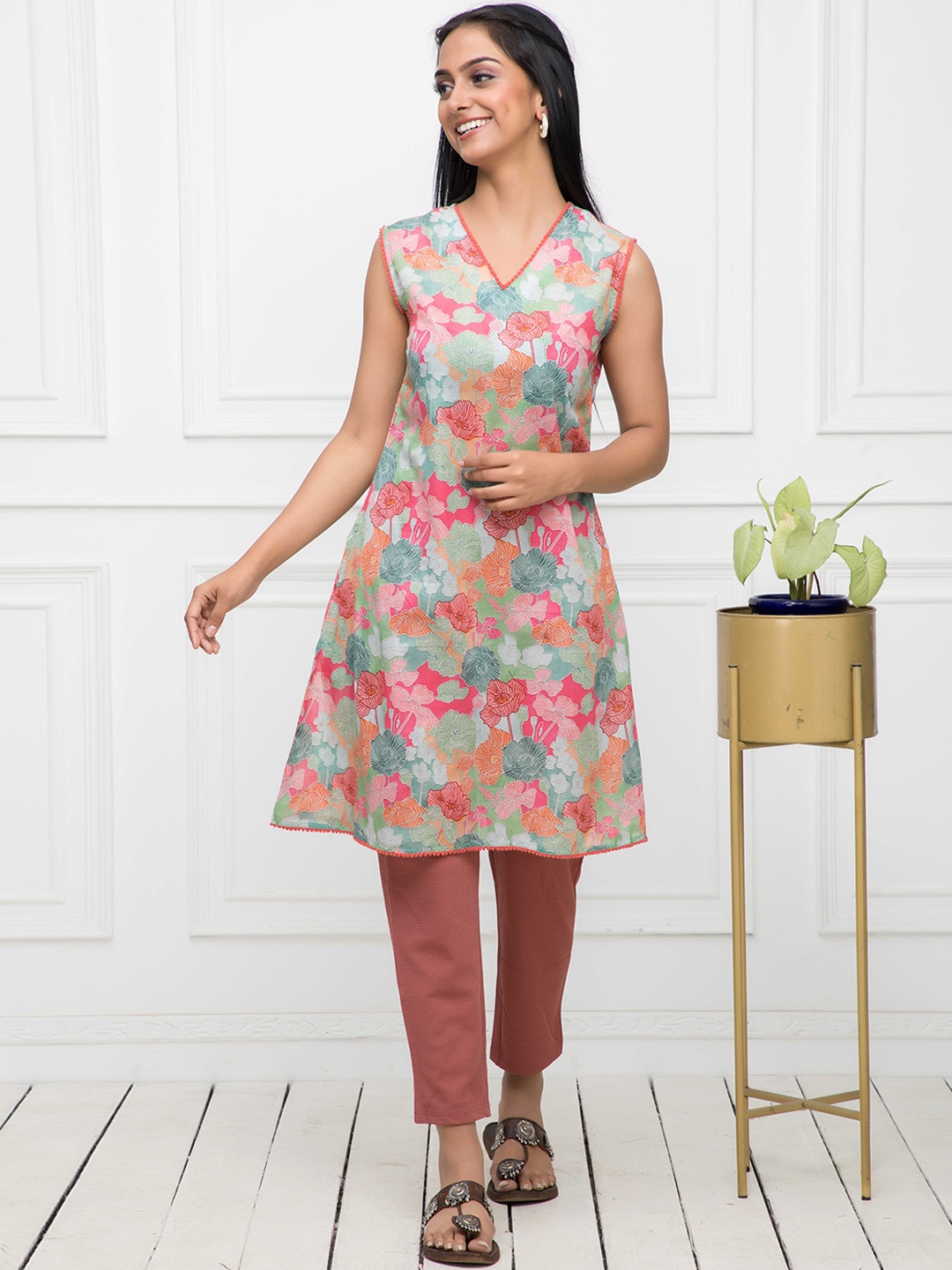 

Myshka Floral Printed A-Line Kurta, Green