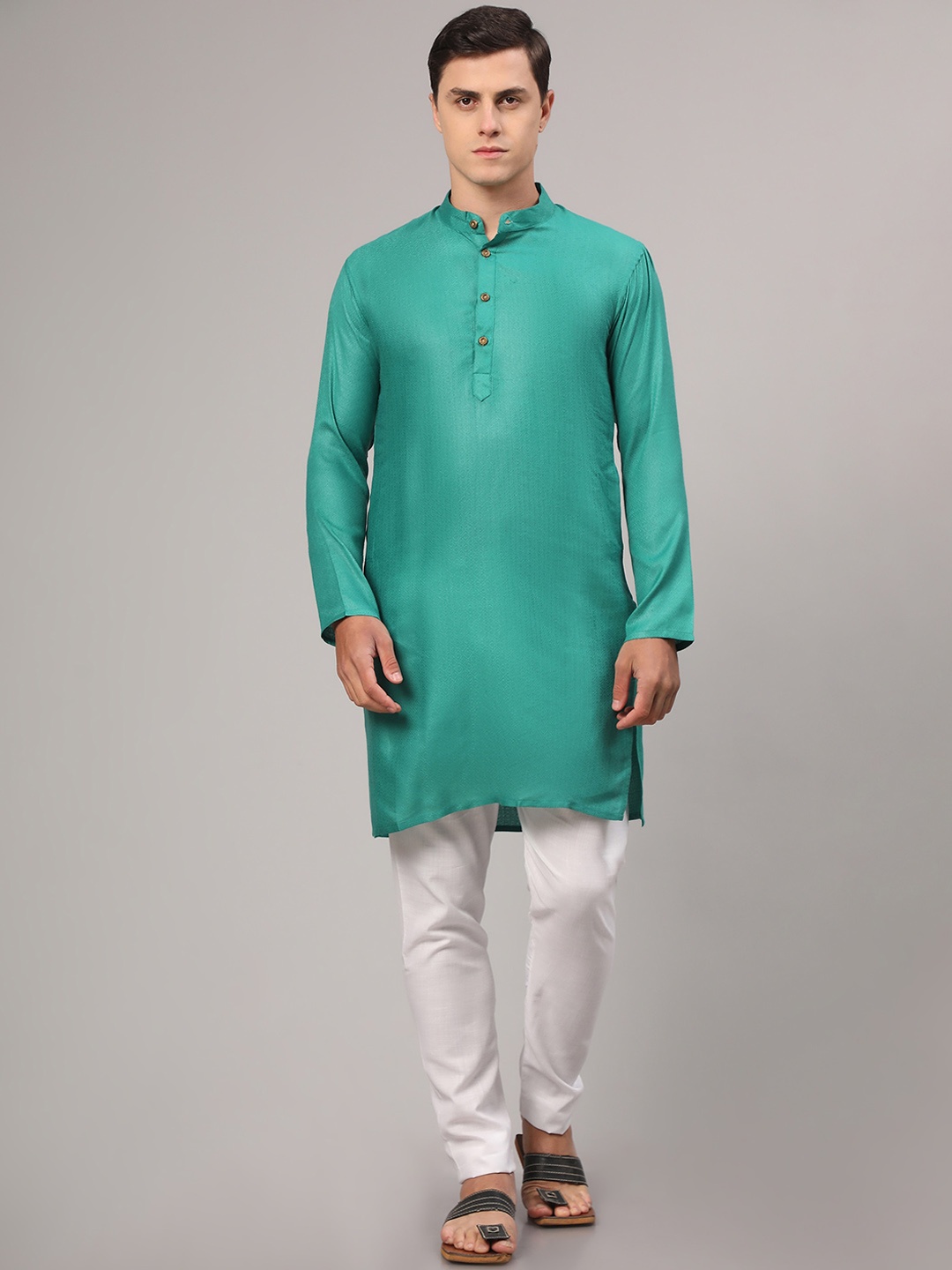 

Murta Trends Band Collar Ethnic Motifs Self Design Straight Kurta with Pyjamas, Green