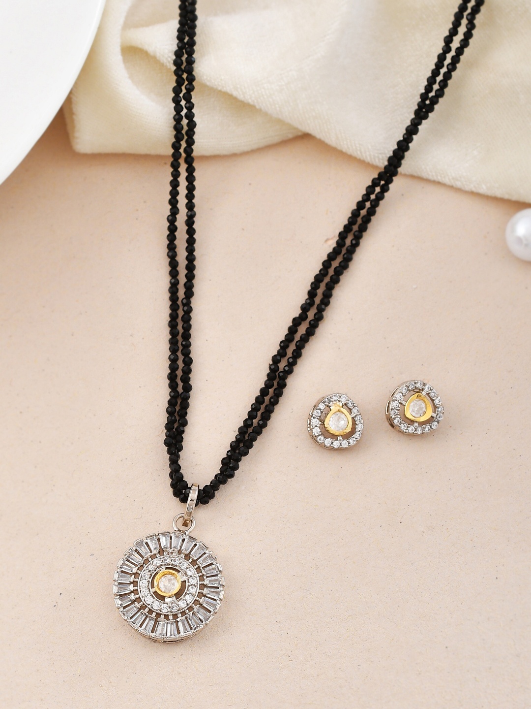 

DASTOOR Gold-Plated Kundan-Studded & Beaded Jewellery Set