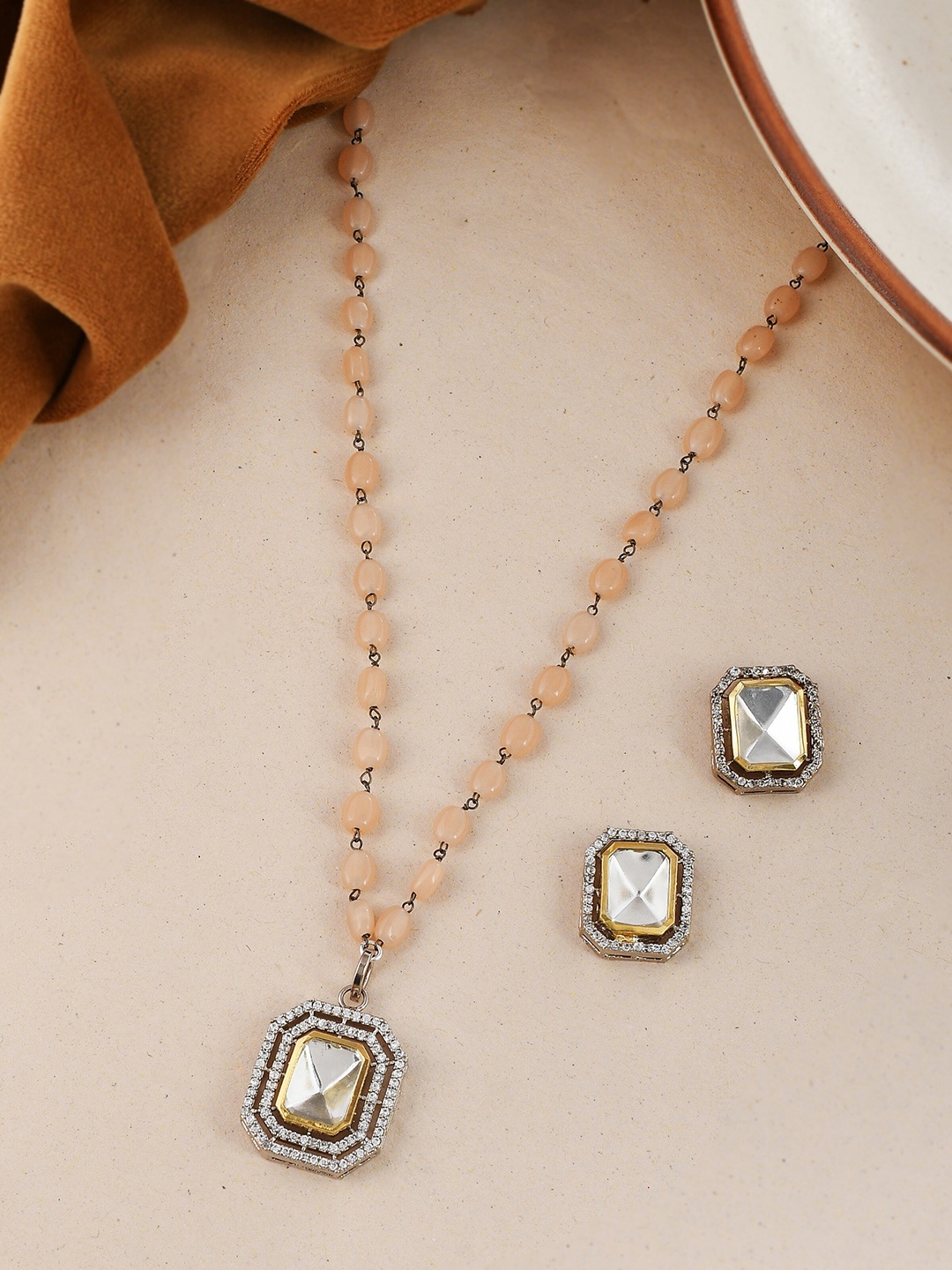 

DASTOOR Gold-Plated Kundan-Studded & Beaded Jewellery Set