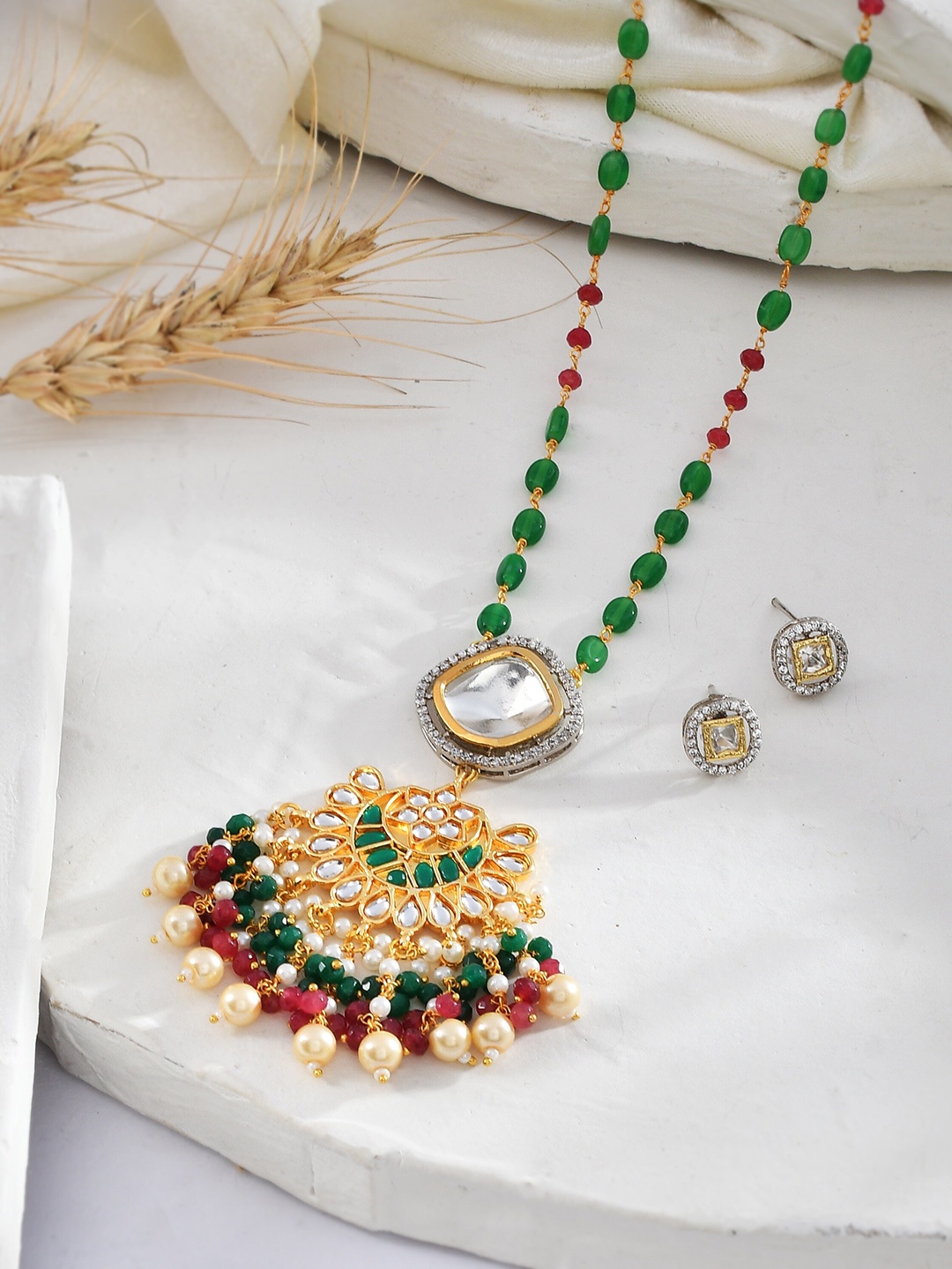 

DASTOOR Gold-Plated Kundan-Studded & Beaded Jewellery Set