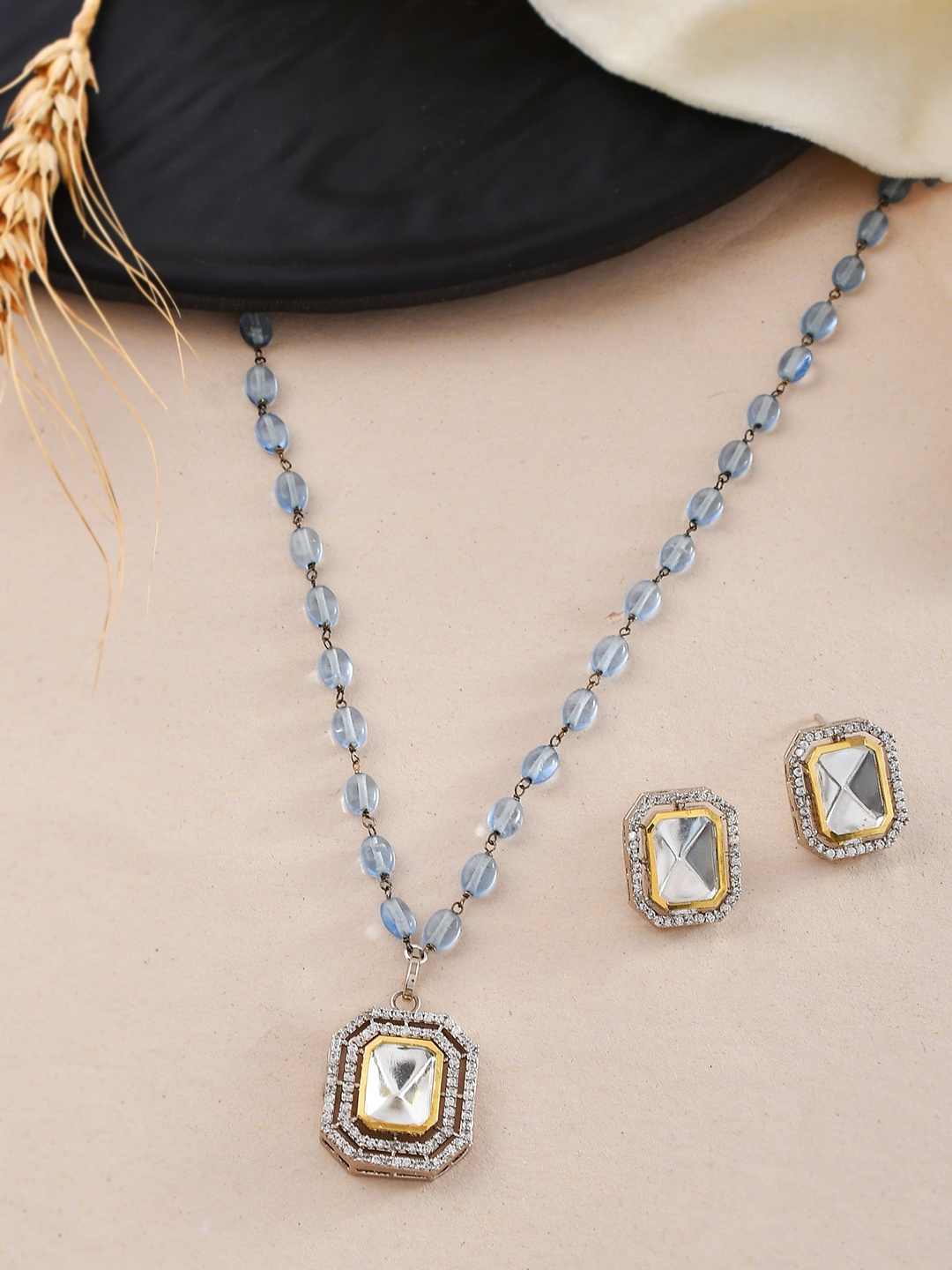 

DASTOOR Gold-Plated Kundan-Studded & Beaded Jewellery Set
