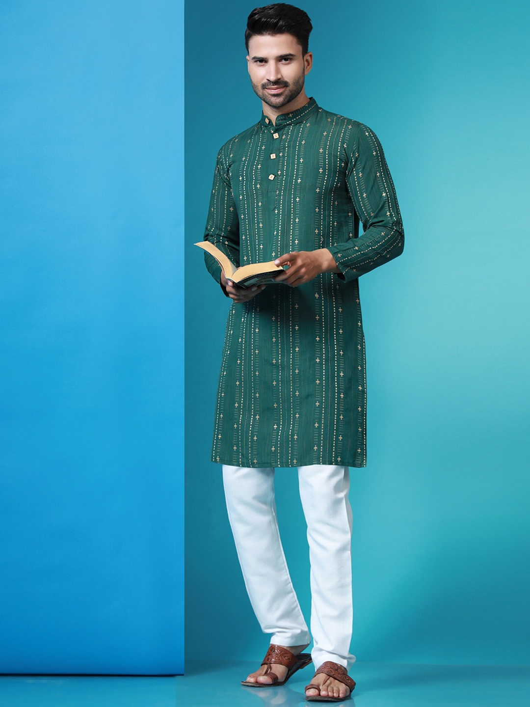 

Murta Trends Woven Design Regular Kurta With Pyjamas, Green