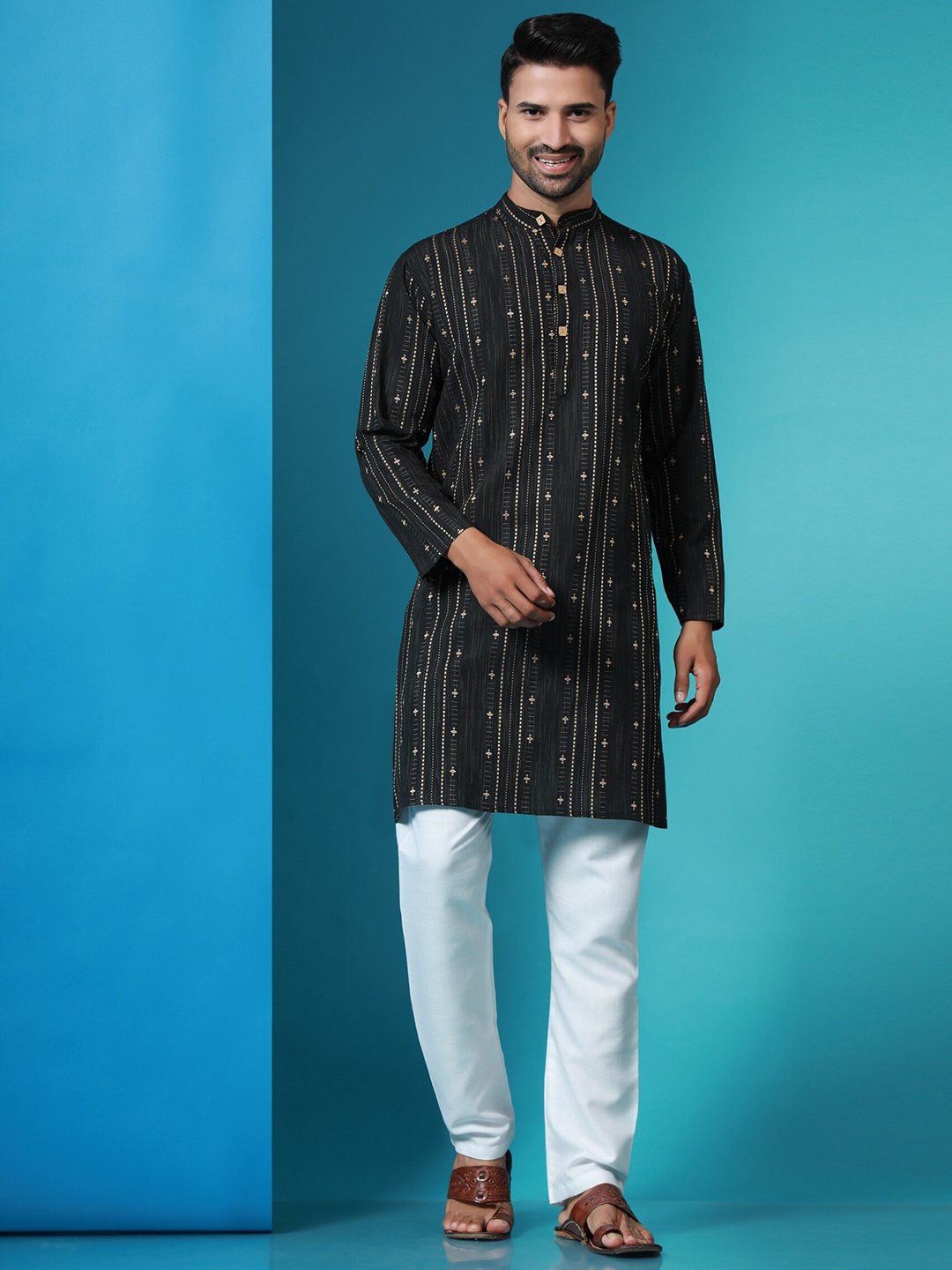 

Murta Trends Woven Design Regular Kurta With Pyjamas, Black