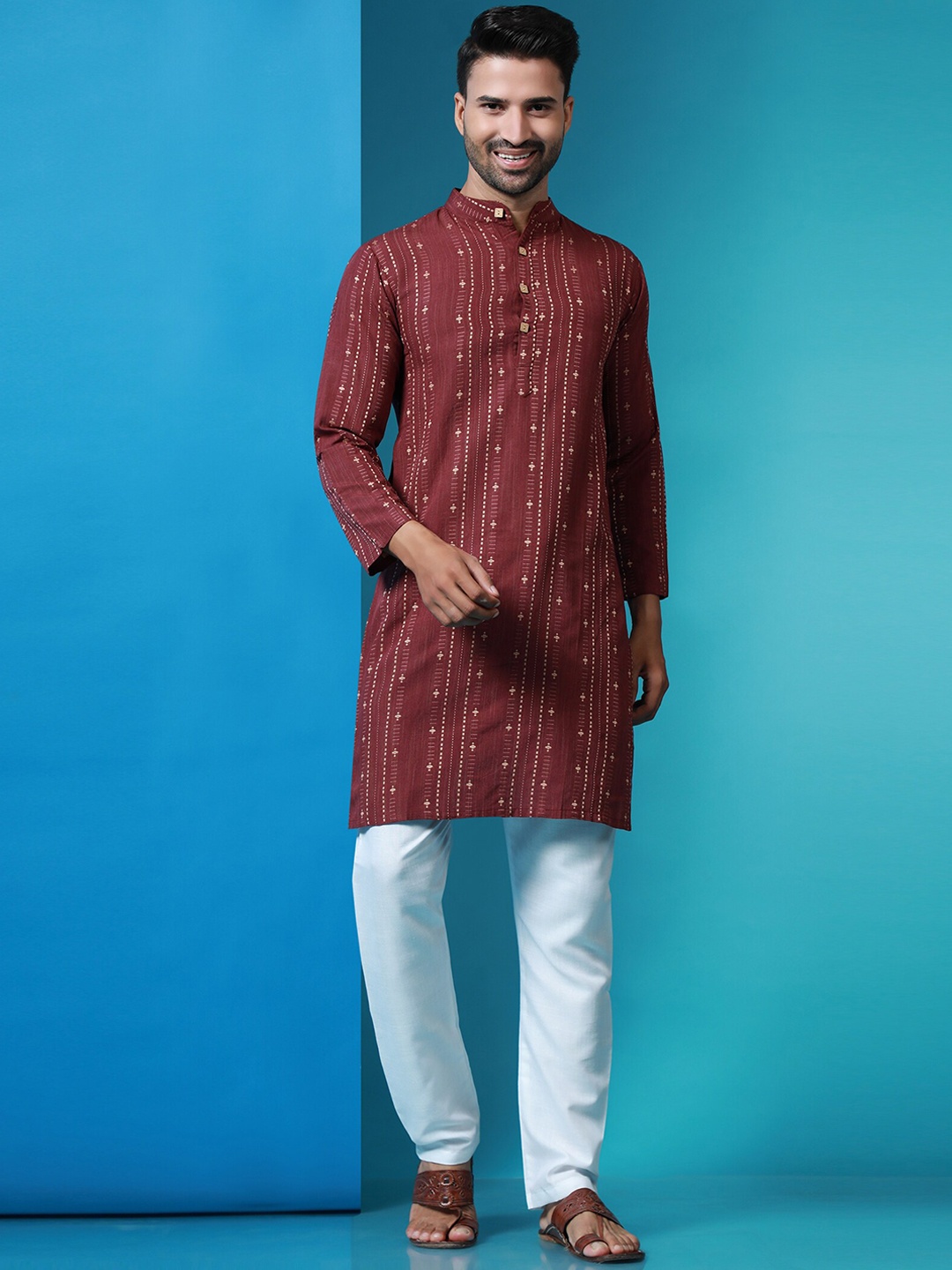 

Murta Trends Woven Design Regular Kurta With Pyjamas, Maroon