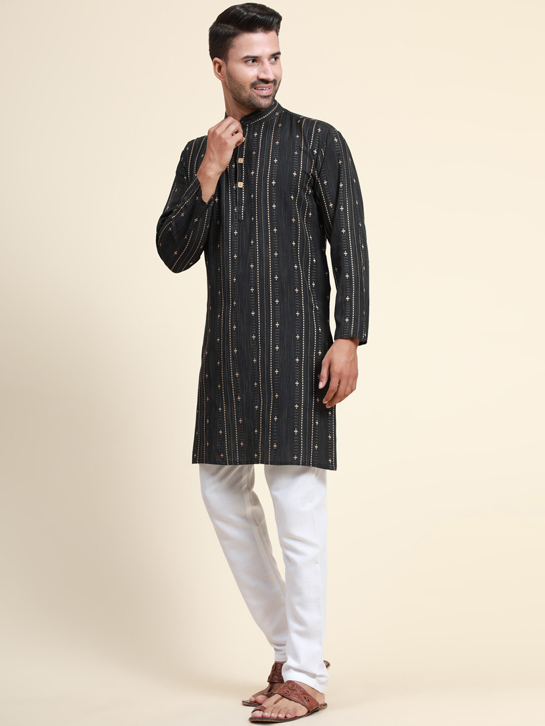 

Murta Trends Woven Design Mandarin Collar Kurta with Pyjamas, Black
