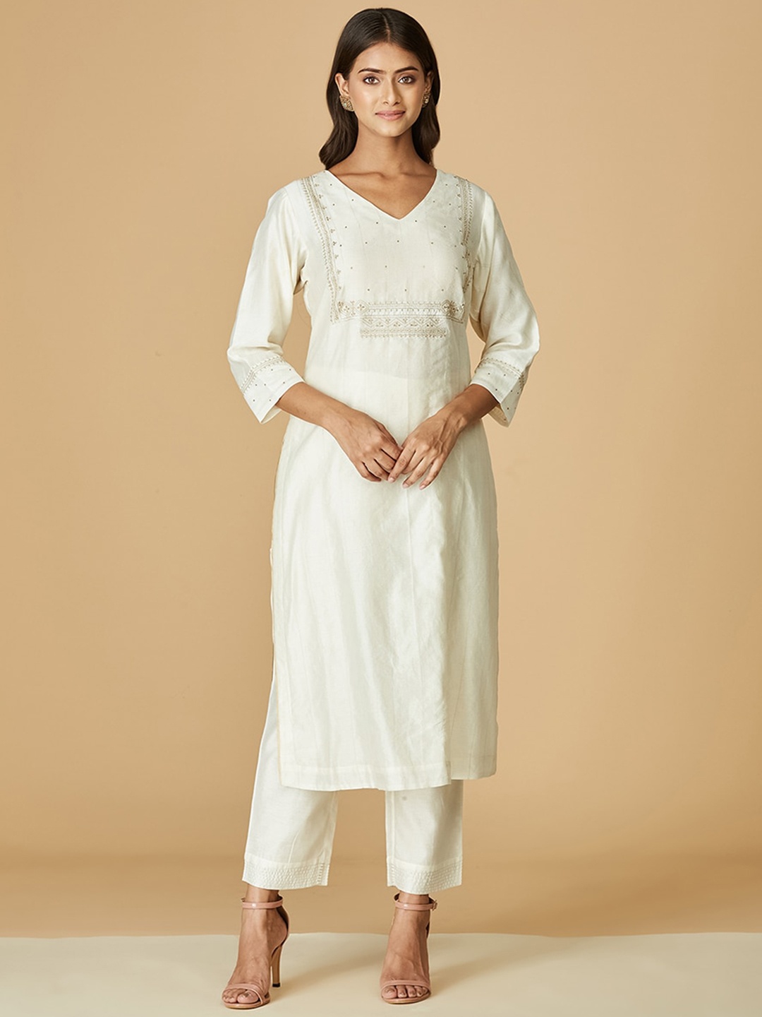 

Fabindia Ethnic Motifs Embroidered Zari V-Neck Kurta, Off white