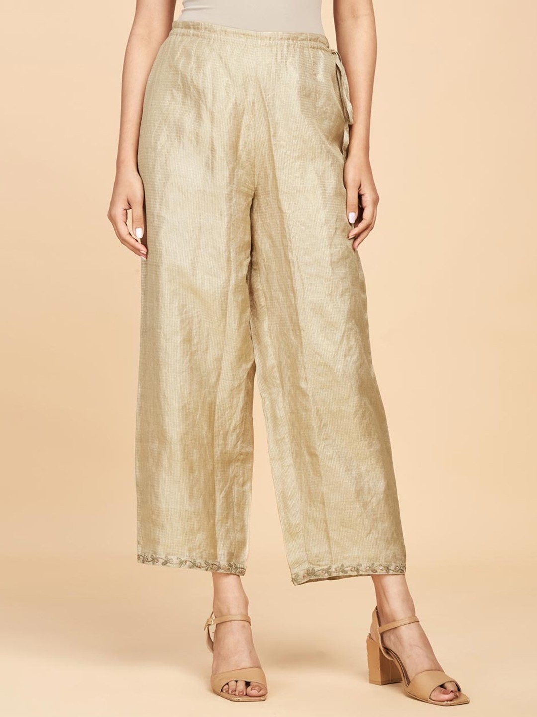 

Fabindia Women Mid Rise Plain Knitted Cropped Trousers, Beige