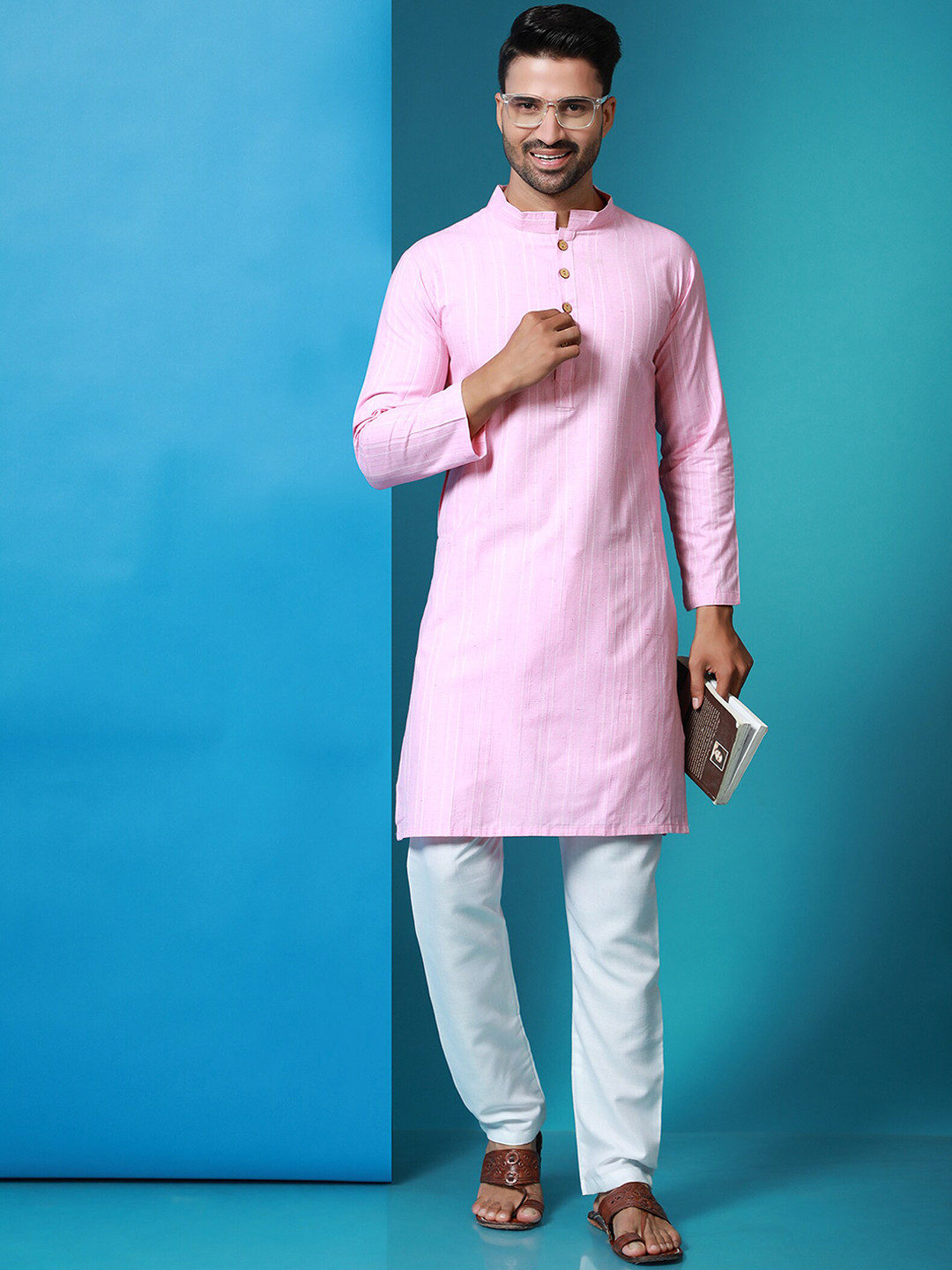 

Murta Trends Mandarin Collar Striped Kurta with Pyjamas, Pink