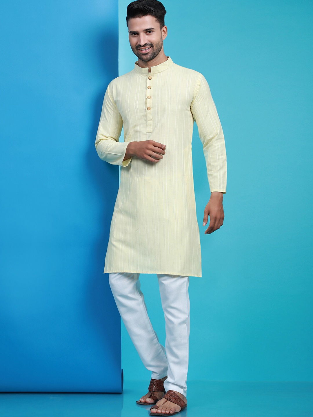 

Murta Trends Mandarin Collar Striped Kurta with Pyjamas, Yellow