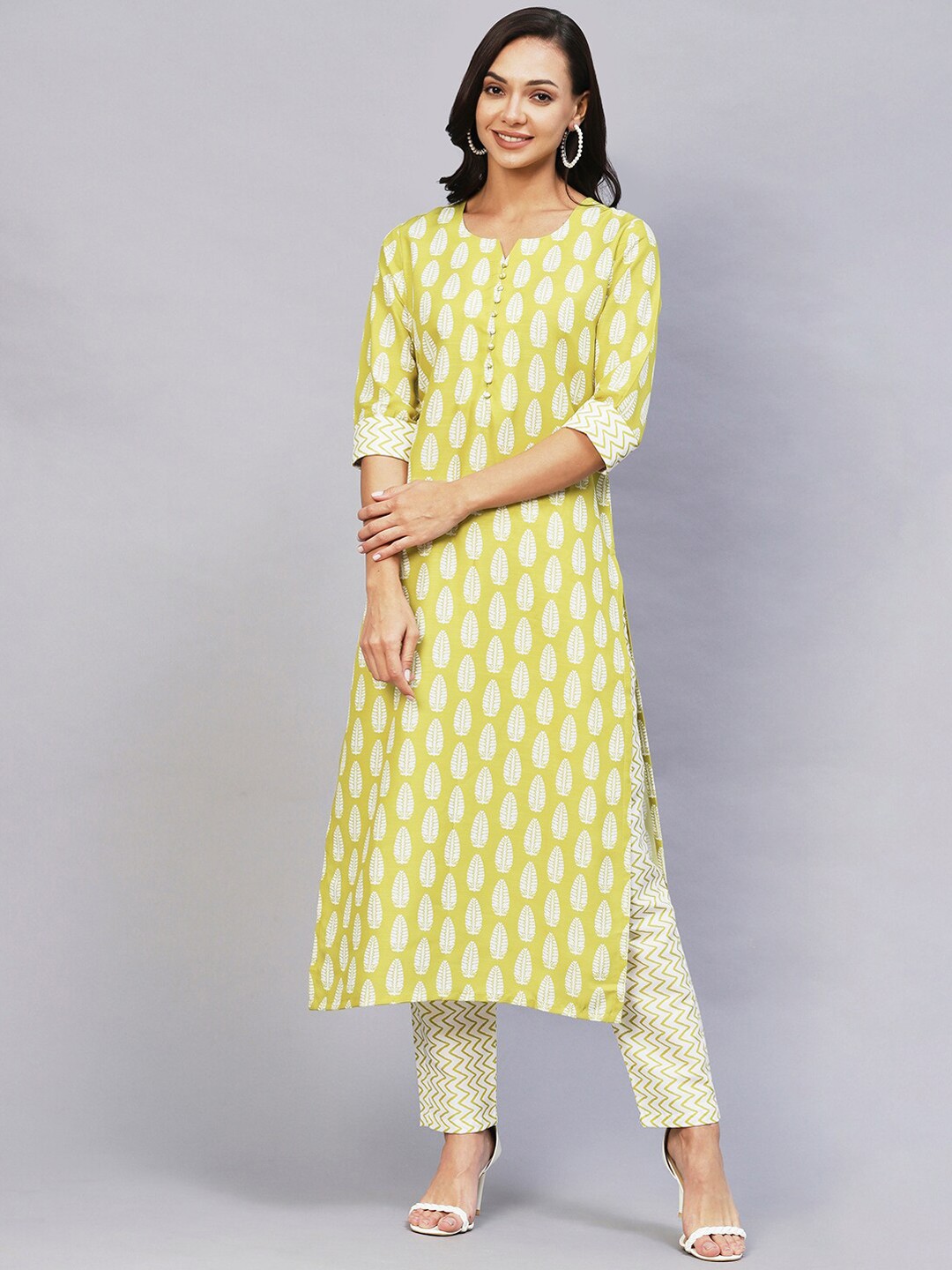 

KALINI Floral Printed Regular Kurta with Trousers, Green