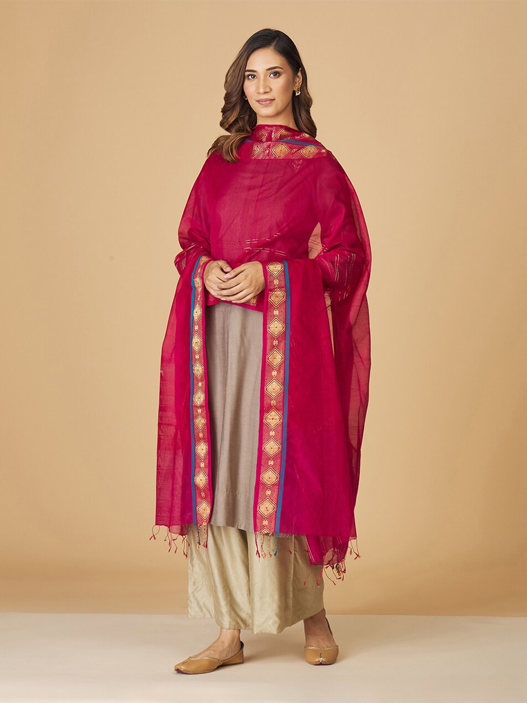 

Fabindia Woven Design Cotton Silk Dupatta with Zari, Magenta
