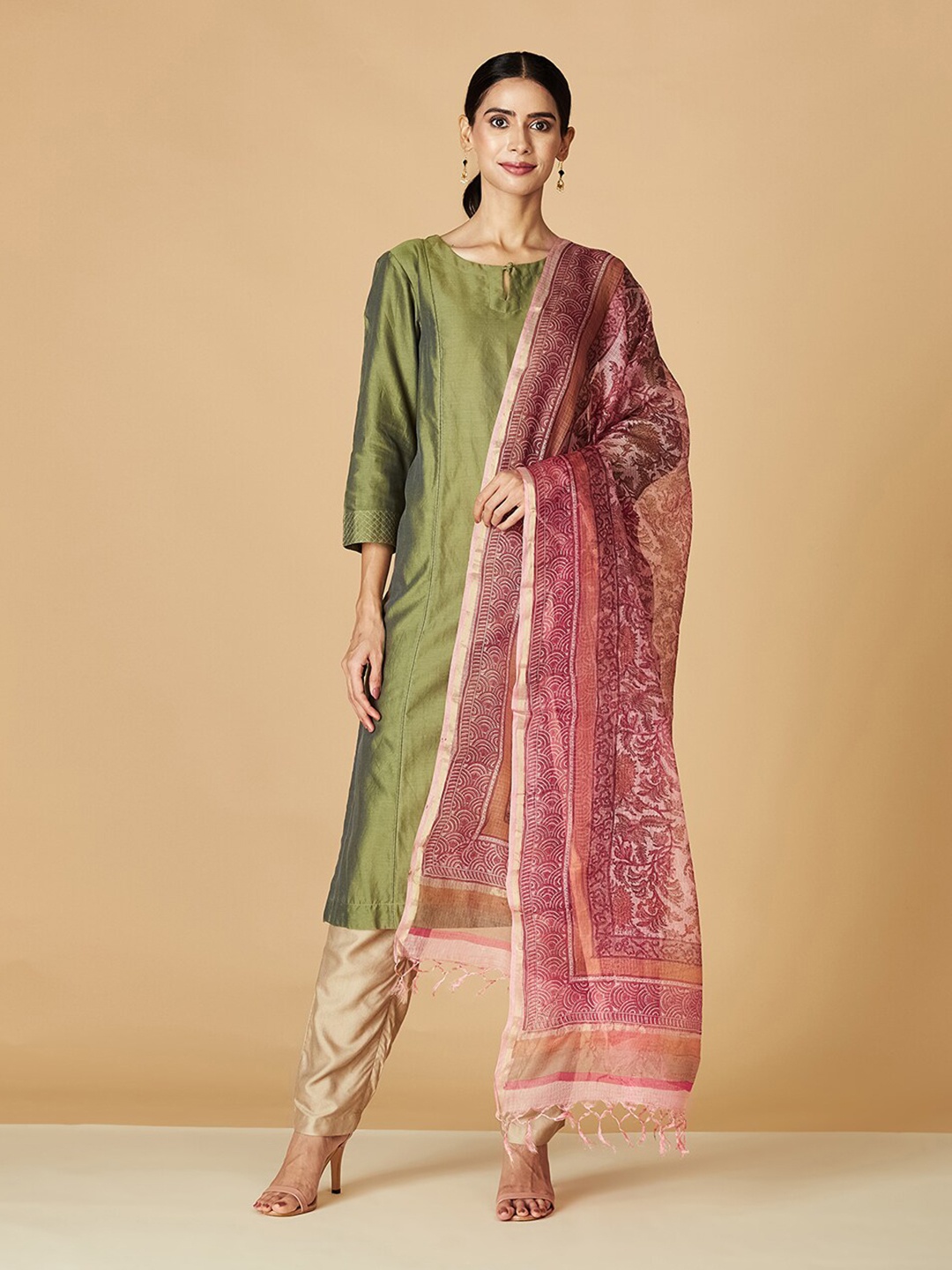 

Fabindia Floral Printed Silk Dupatta with Zari, Pink