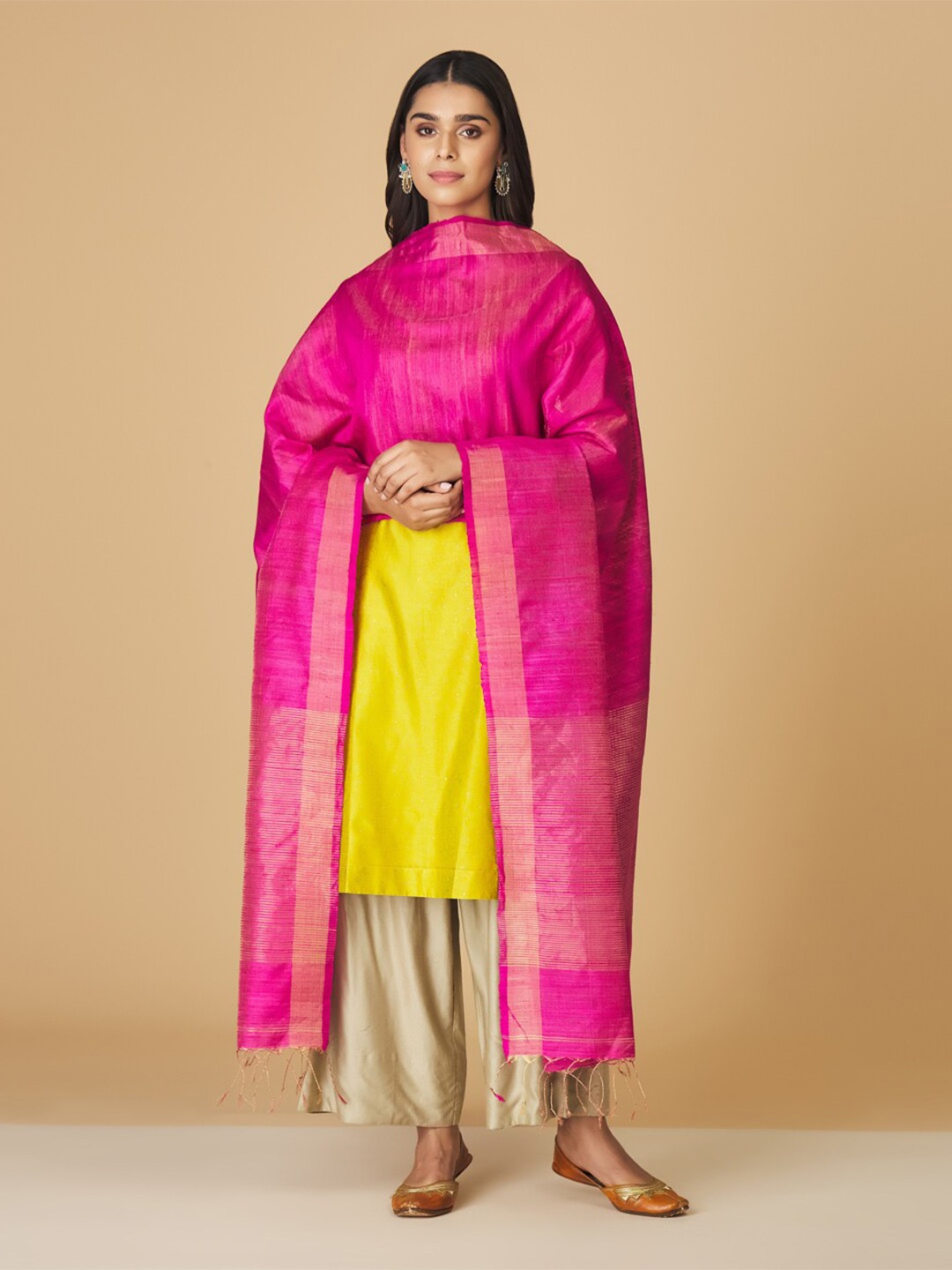 

Fabindia Woven Design Dupatta With Zari, Magenta