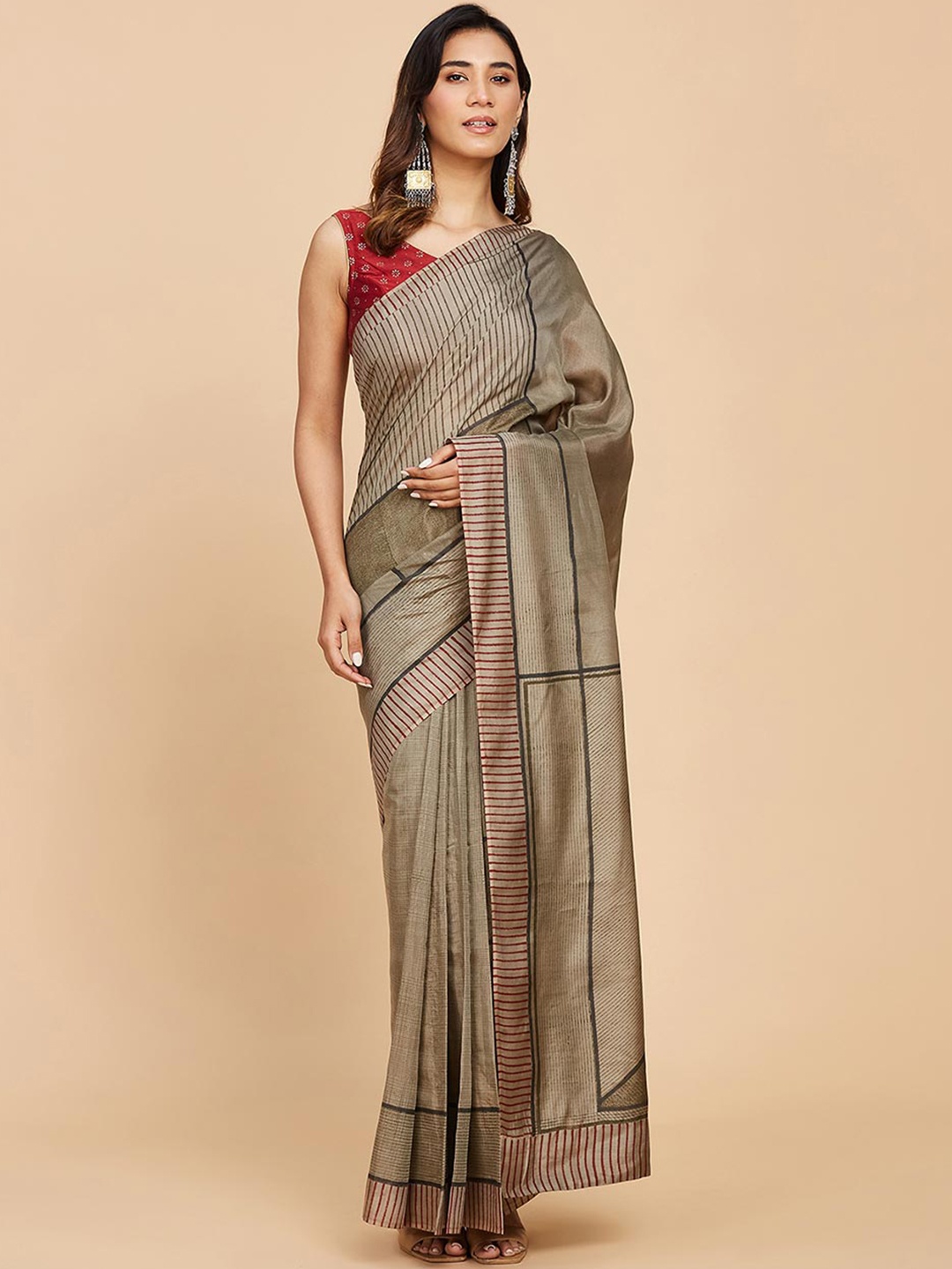 

Fabindia Checked Viscose Rayon Saree, Grey