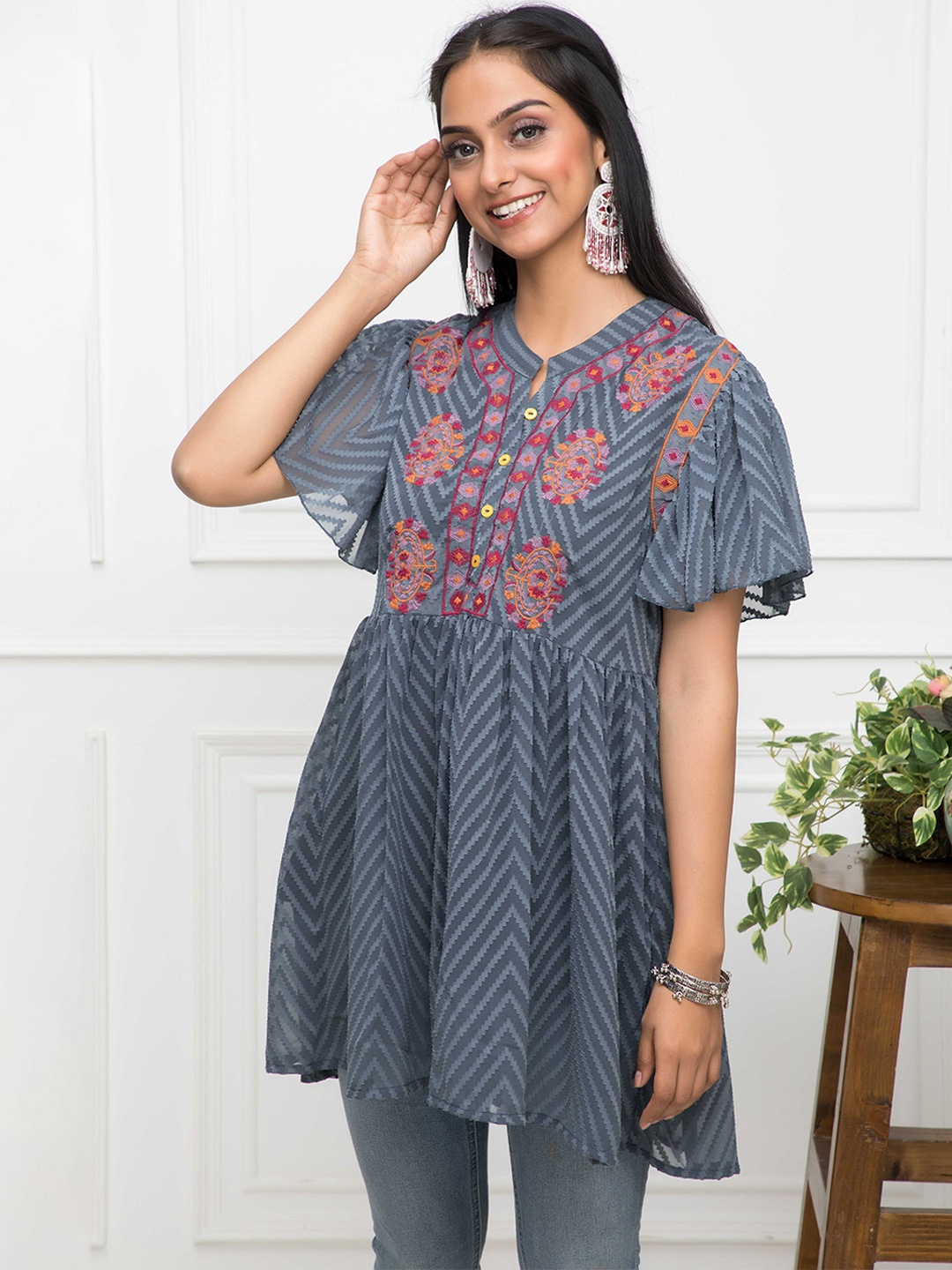 

Myshka Geometric Printed Flared Sleeves A-Line Top, Grey