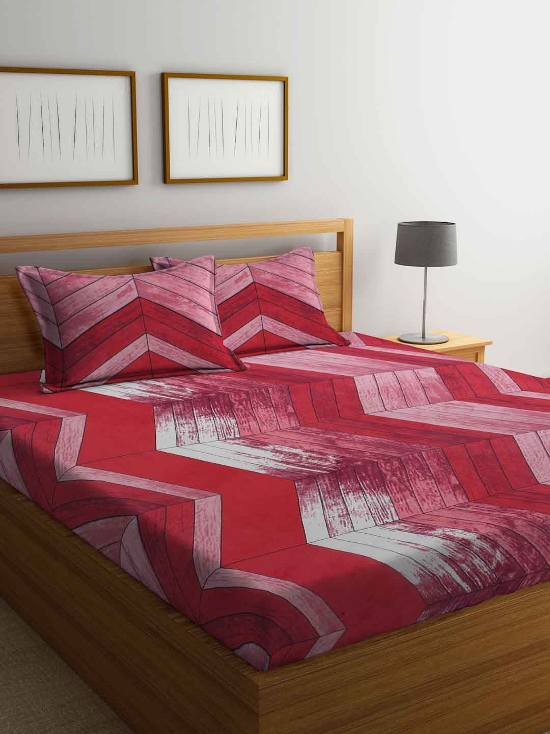 

FABINALIV Red & Pink Geometric Printed 300 TC Fitted King Bedsheet & 2 Pillow Covers