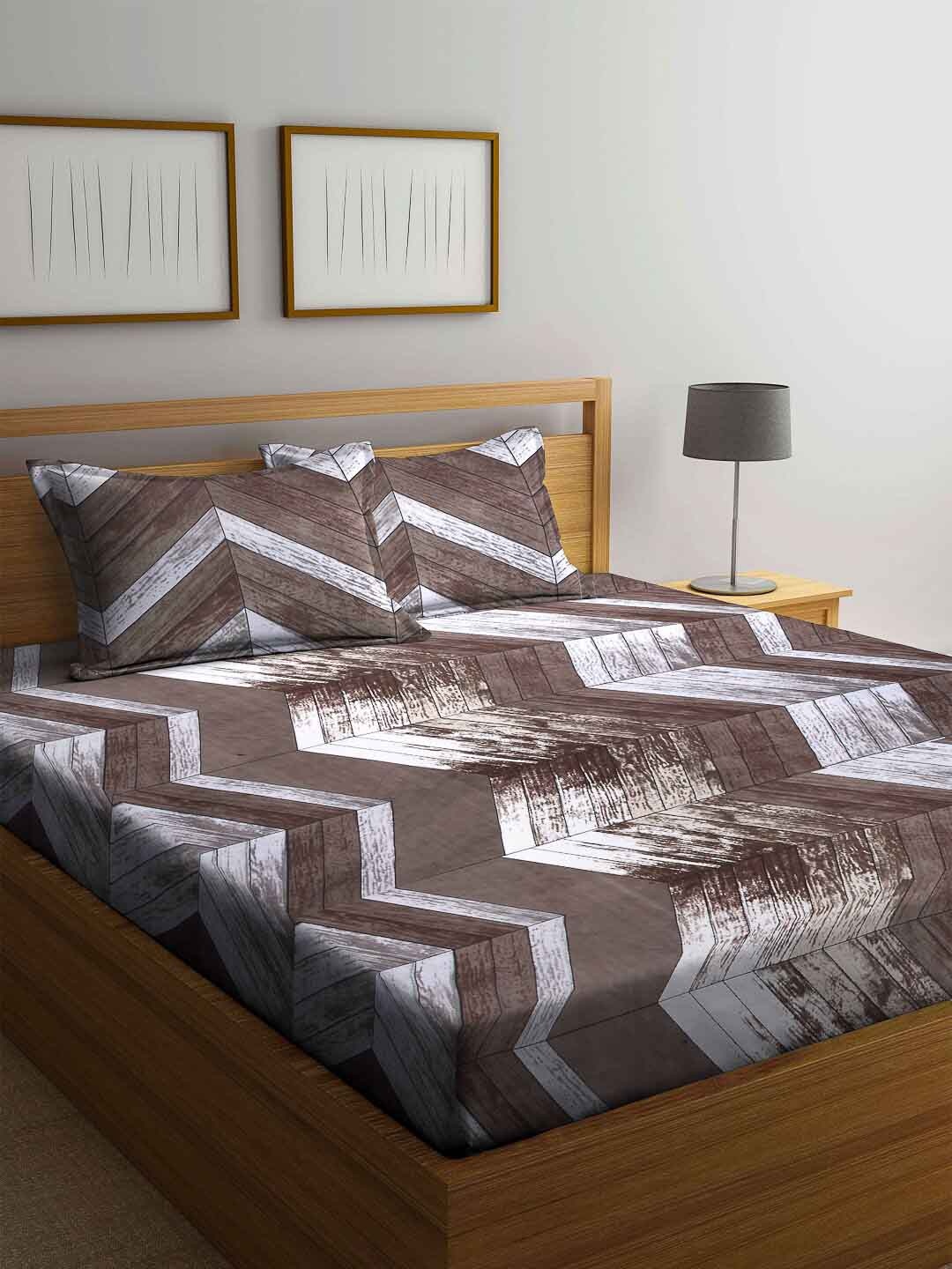 

FABINALIV Brown & White Geometric Printed 300 TC Fitted King Bedsheet & 2 Pillow Covers