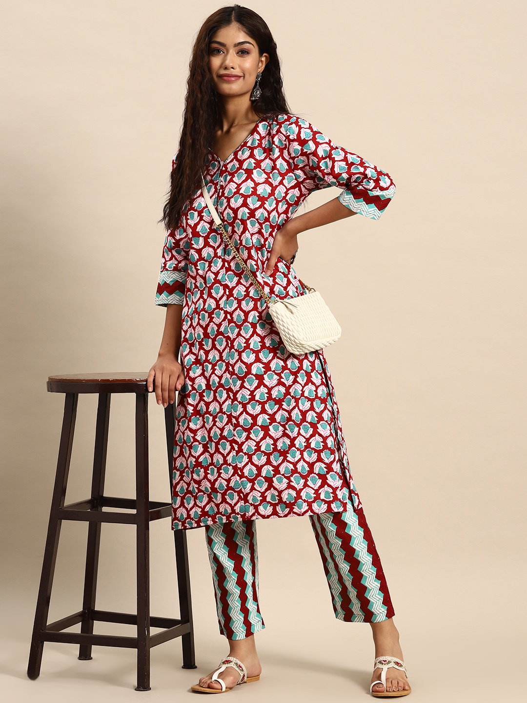 

Sangria Women Floral Printed Regular Pure Cotton Kurta with Trousers, Maroon