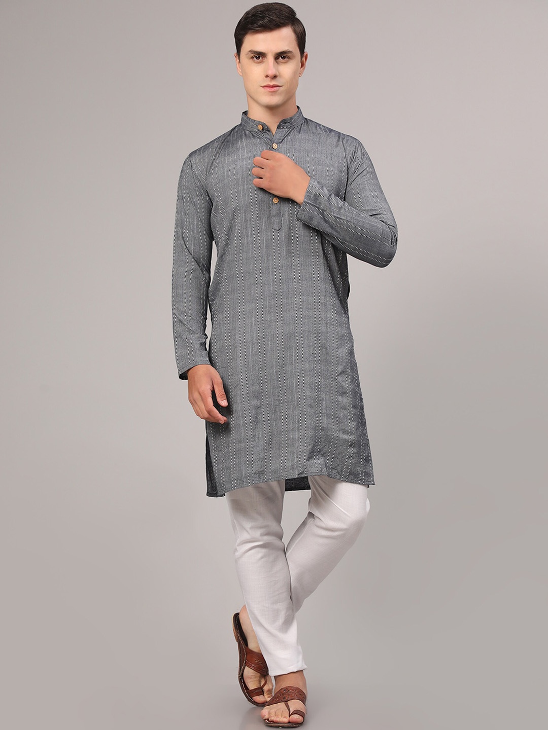 

Murta Trends Men Grey Striped Regular Kurta with Pyjamas