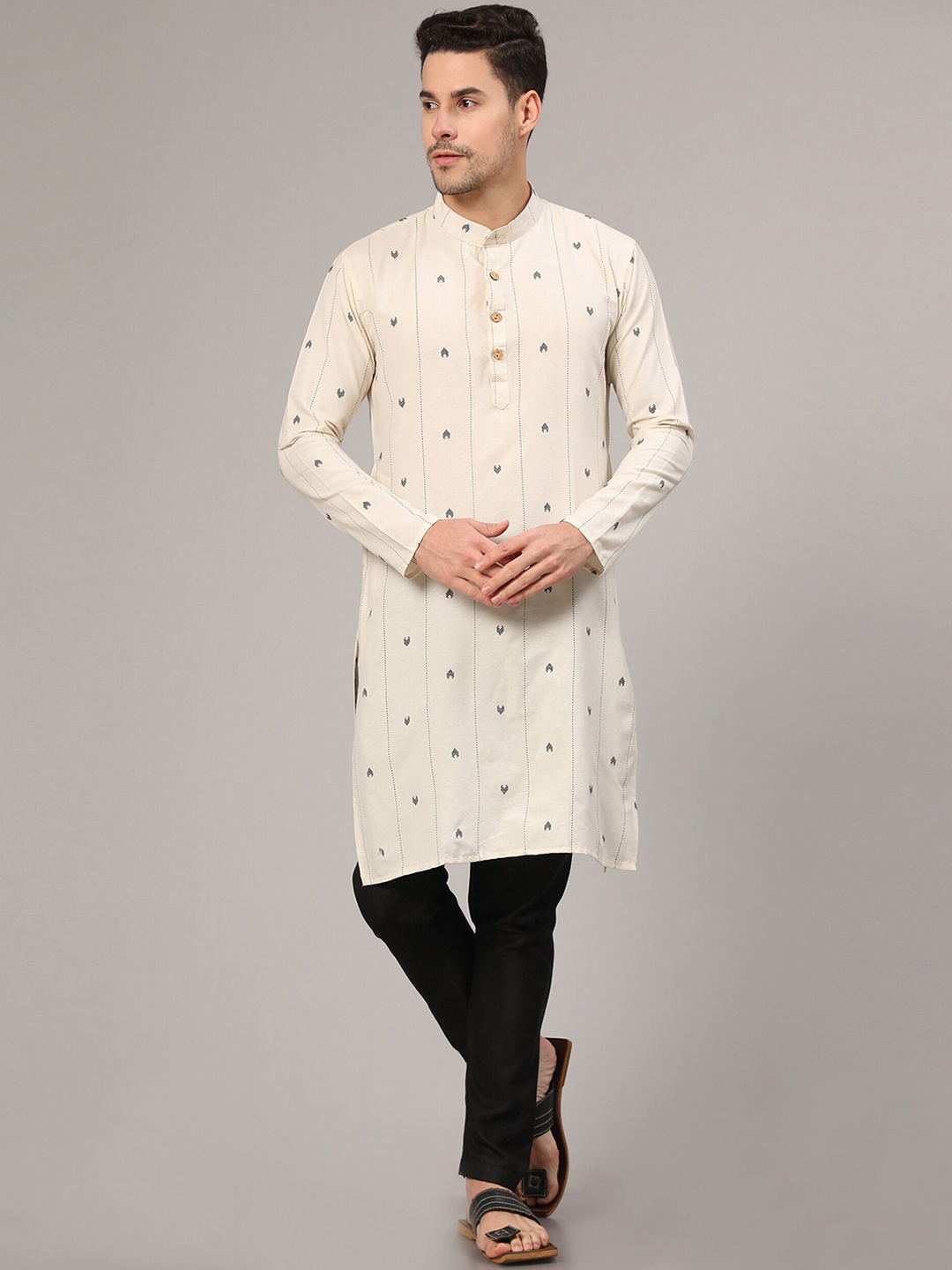 

Murta Trends Ethnic Motifs Printed Regular Kurta with Pyjamas, White