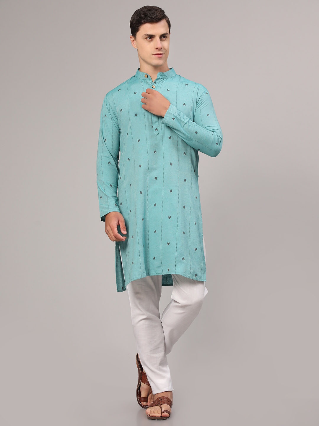 

Murta Trends Self Design Ethnic Motifs Regular Kurta with Pyjamas, Turquoise blue