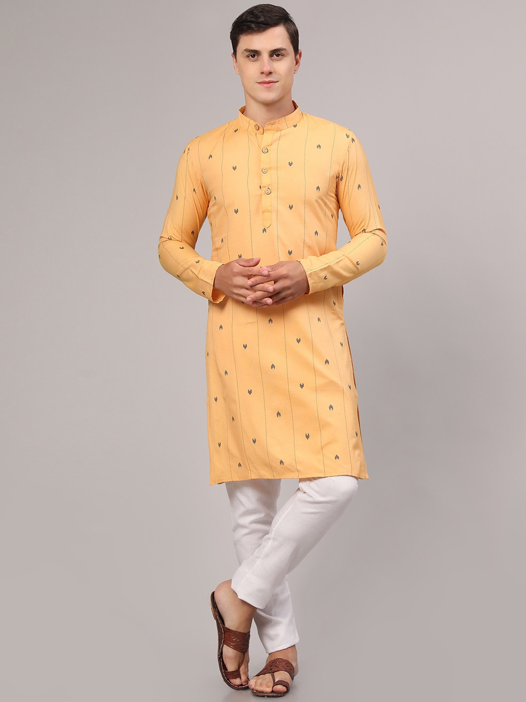 

Murta Trends Ethnic Motifs Self Design Mandarin Collar Kurta With Pyjamas, Coral