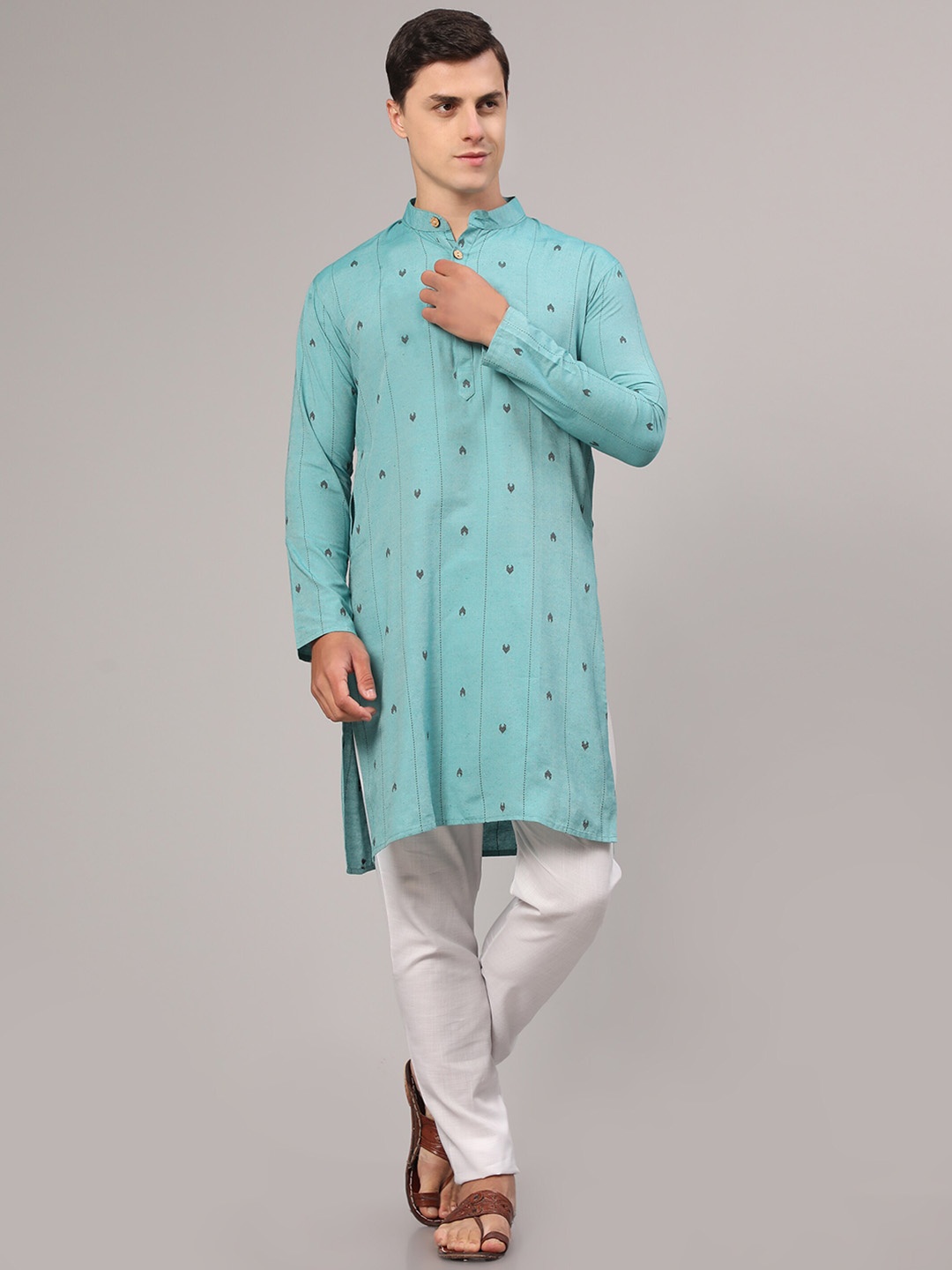 

Murta Trends Self Design Regular Kurta with Pyjamas, Turquoise blue