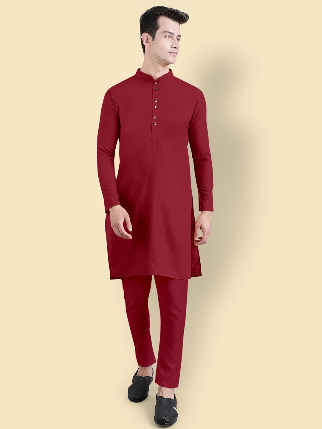 

Murta Trends Solid Kurta with Pyjamas, Maroon